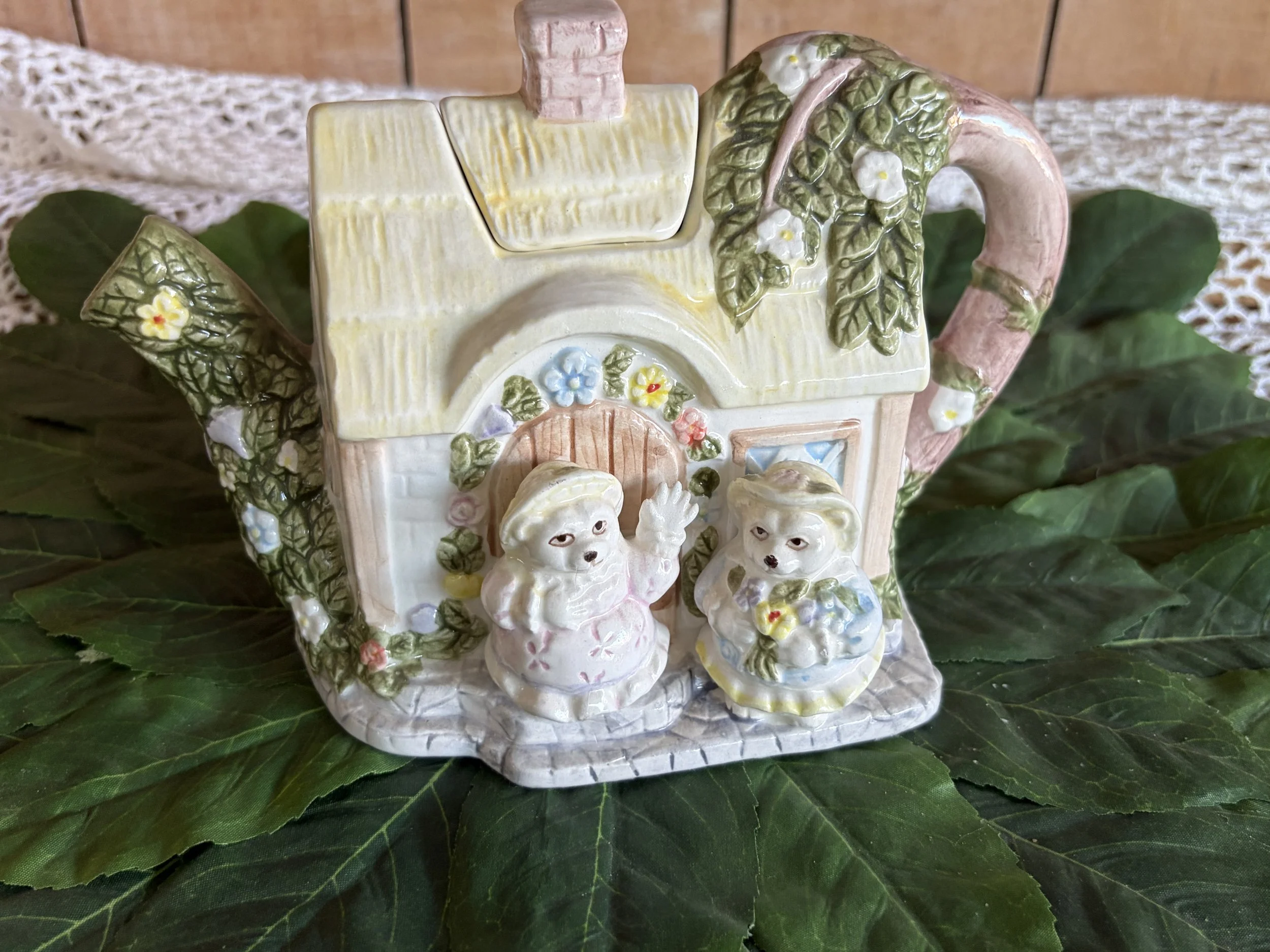 Vintage Alton Cottage Treehouse Teapot