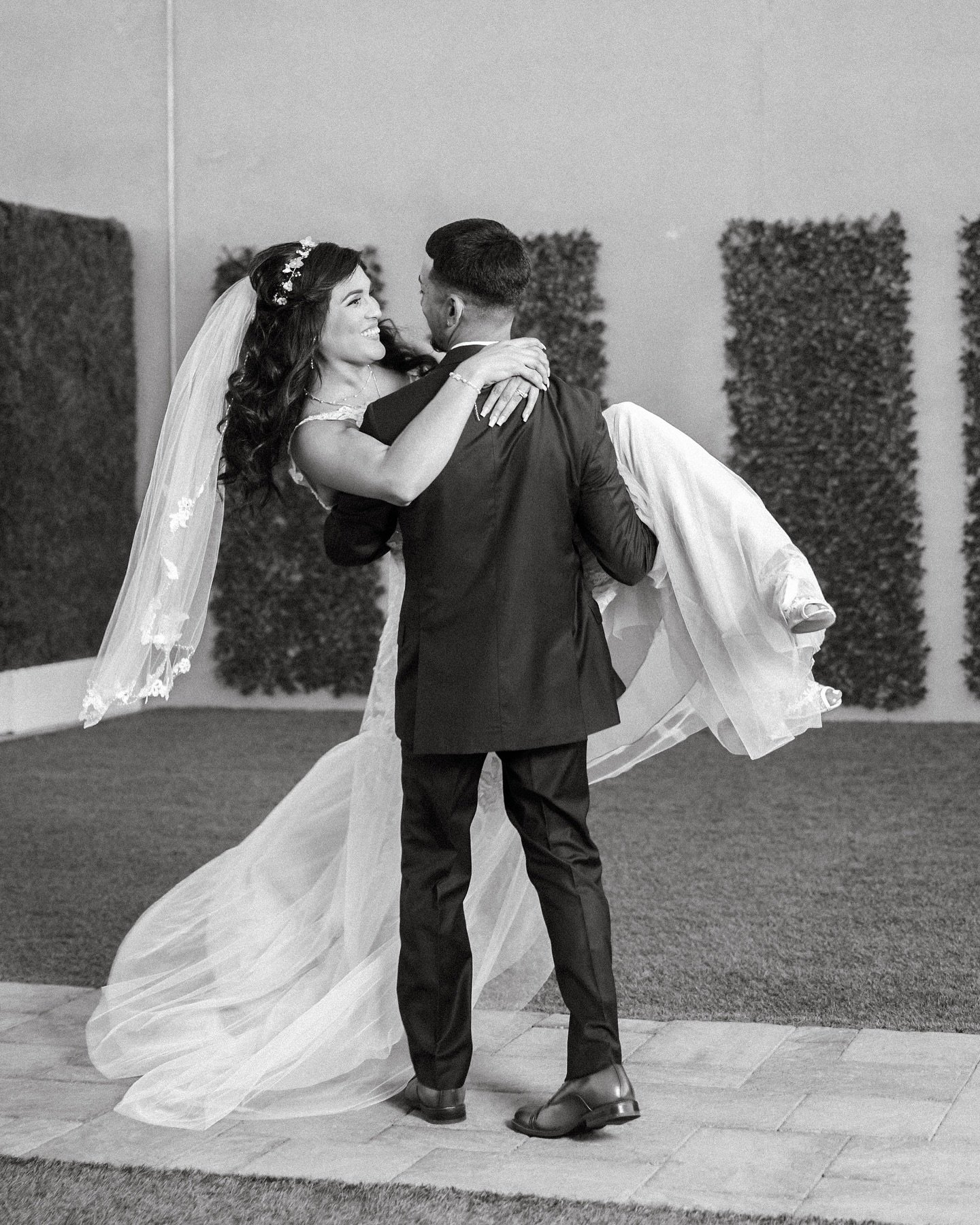 The Rubalcaba&rsquo;s living their best life 🥂

#phoenixphotographer #phoenixweddingphotographer #wedding