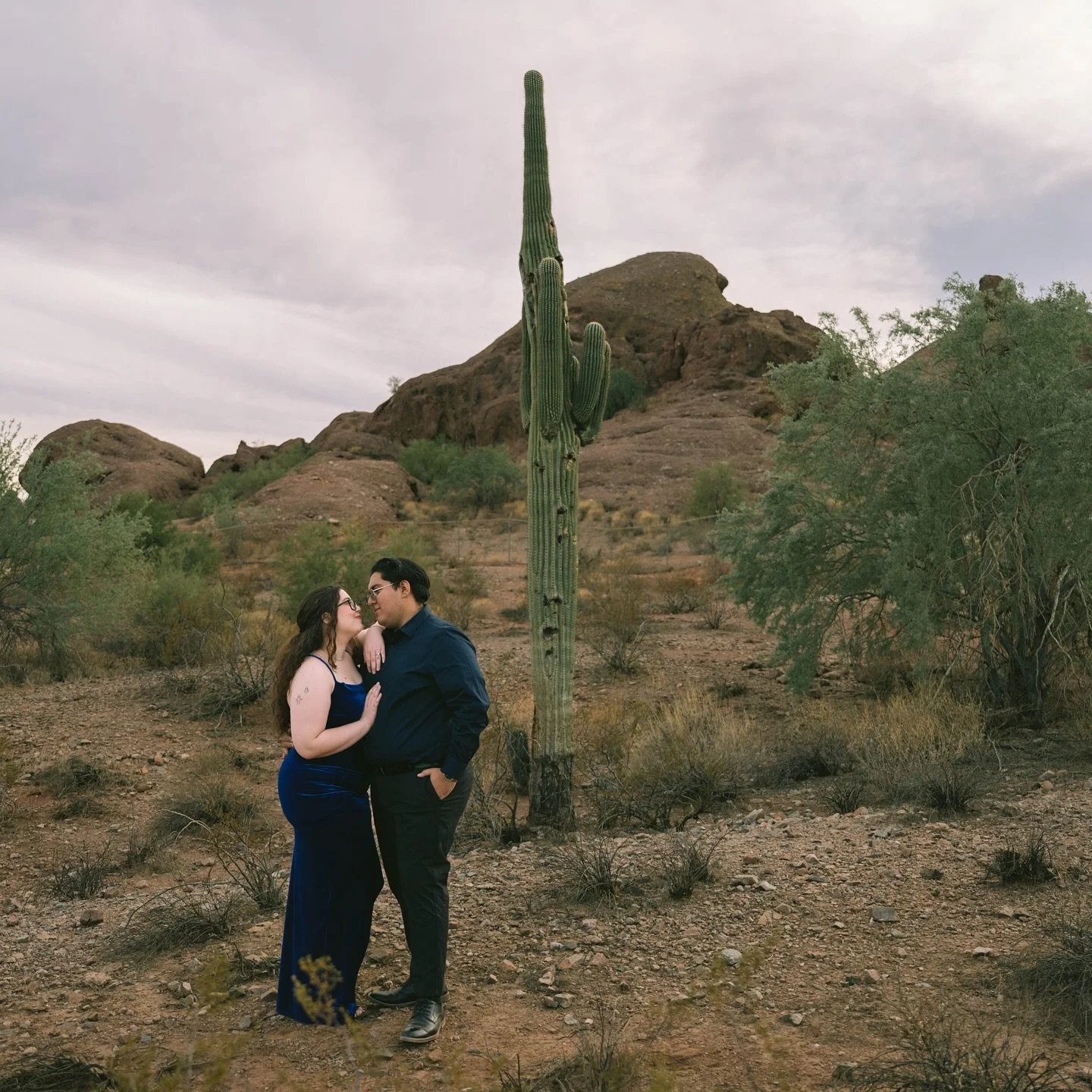Let&rsquo;s make magic with your favorite person 📸✨ DM to book your couple&rsquo;s shoot for any occasion! 

#phoenixphotographer #couplephotography #engagmentphotography