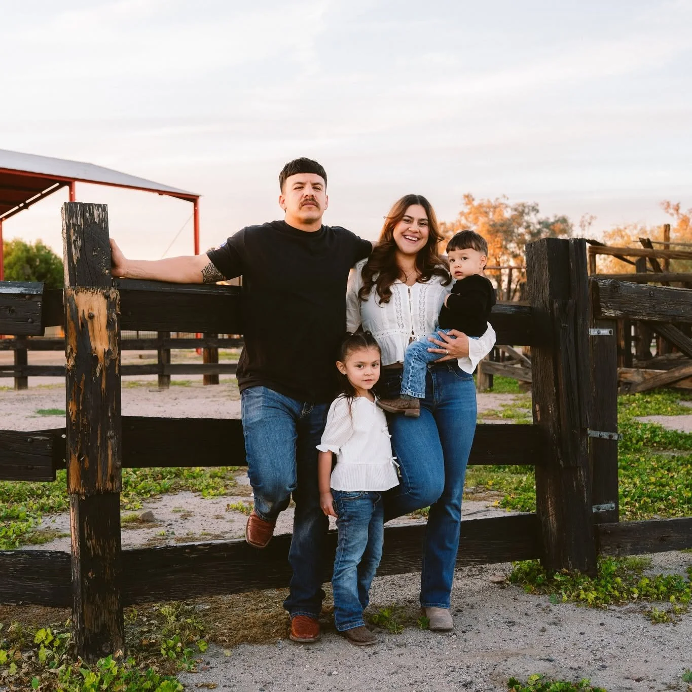 As the end of the year approaches, I want to thank everyone for the support in 2025! I was able to go full time as a business, so to show appreciation, I'll be giving away a free one hour photo session in the Phoenix area for the year 2026 🎊 Session