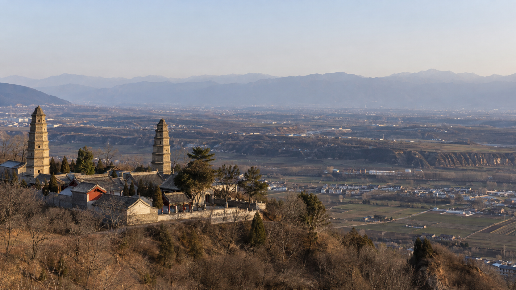 Distant View of Huayan Temple, Fanchuan Valley and the Zhongnan Mountains
华严寺、樊川与终南山远景