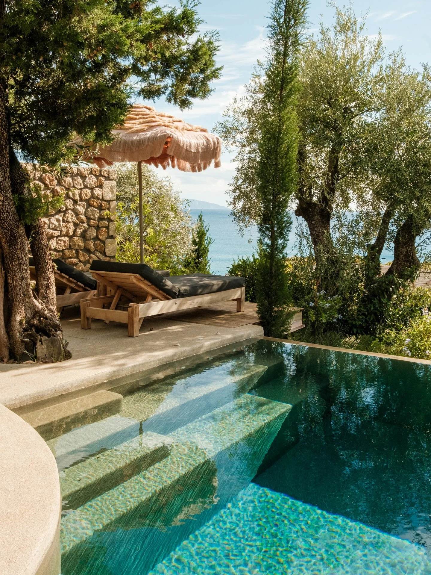 A quiet October in Kefalonia 🌞
@fzeen_kefalonia