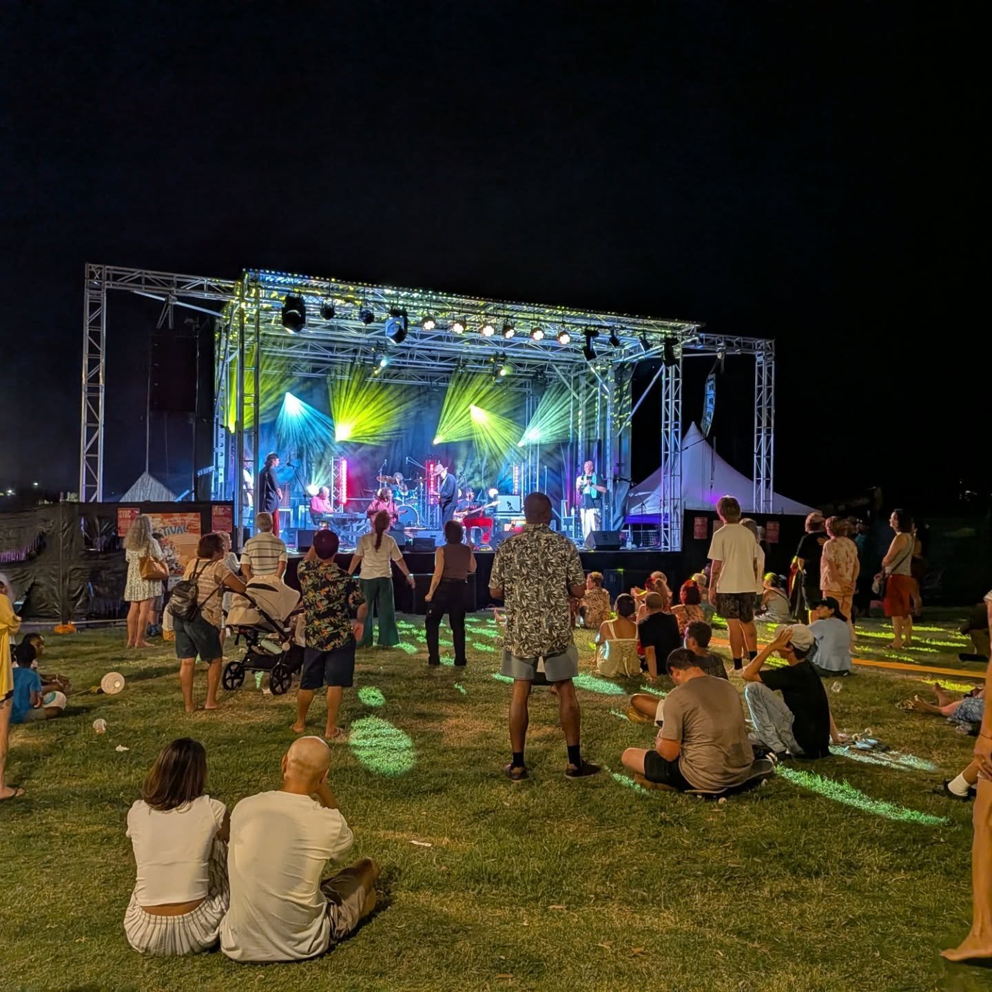 Over the weekend we cruised down to Coffs Harbour to help celebrate the festival @all_oneunderthesun . We provided our XL stage with PA wings and a roof lift for the production crew. 

Big thanks to Joel from Good Crew for having us. 

#stage #festiv