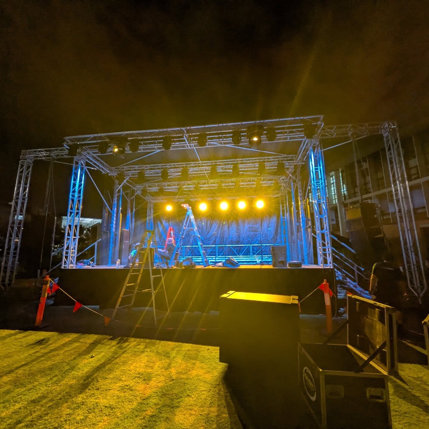 This was our first time helping out with a stage for @somerville_house end of year celebrations. 

Our XL stage with PA wings and a roof lift tech making it easy for the production crew 

#stagehire #christmas #pawings #production