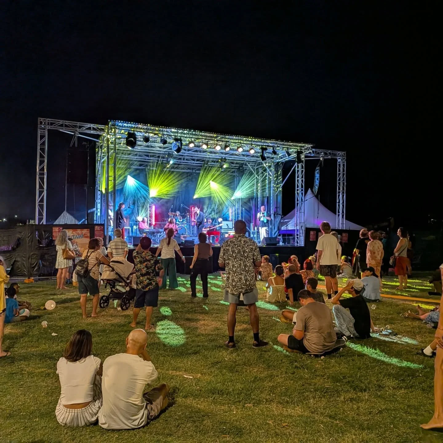 Over the weekend we cruised down to Coffs Harbour to help celebrate the festival @all_oneunderthesun . We provided our XL stage with PA wings and a roof lift for the production crew. 

Big thanks to Joel from Good Crew for having us. 

#stage #festiv