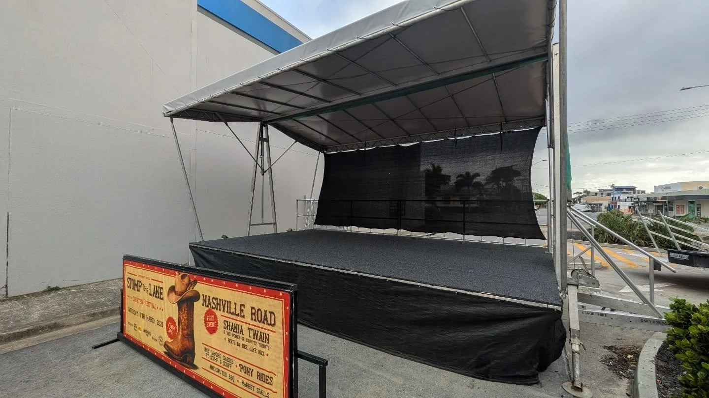 Our popular Large Trailer Stage @clubsouthport with a brand new roof, stage, and carpet 👌
This one was a tight Laneway install but nothing our Kanga couldn't handle!