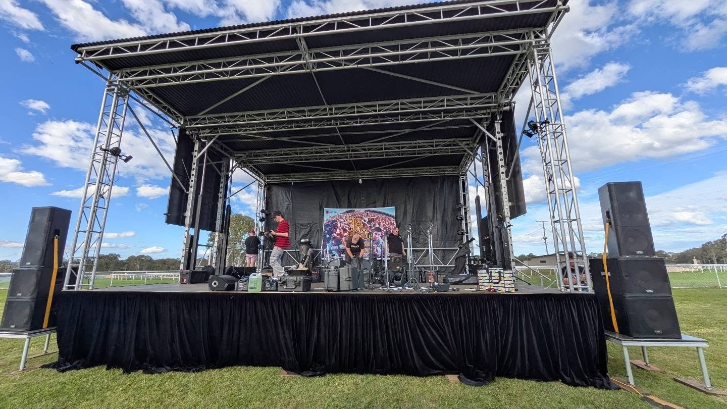 Thanks for having us @growlracing
Our XL trailer stage with PA risers, and QSC KW series FOH system ready for @bigdayshout 🤘

What an awesome weekend, looking forward to 2027!