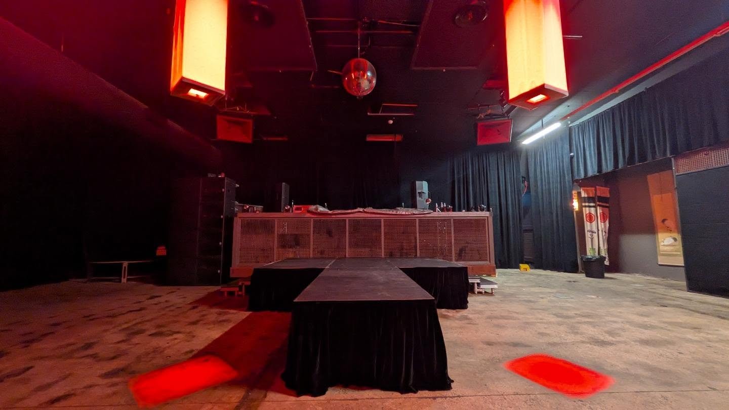 A unique 3m x 2m modular podium with 2m thrust for the recent @queerballbyron event @haven_au
