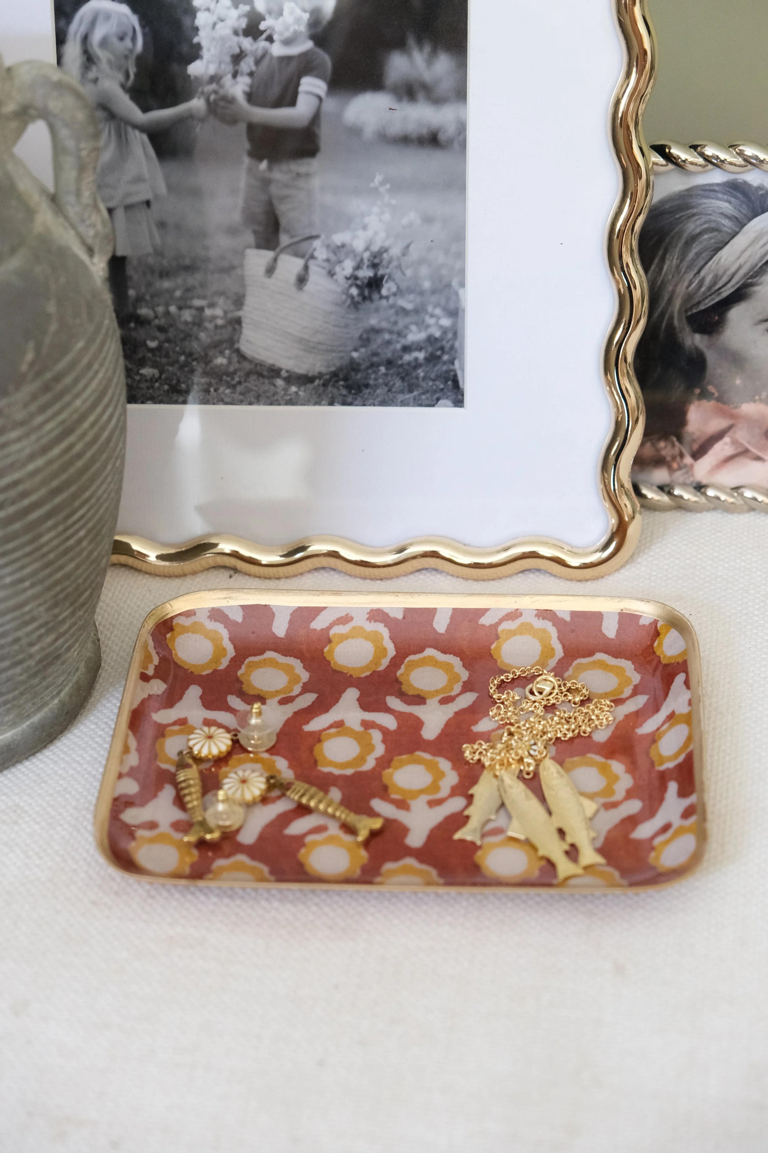 Petite Awisha Squirrel Tray