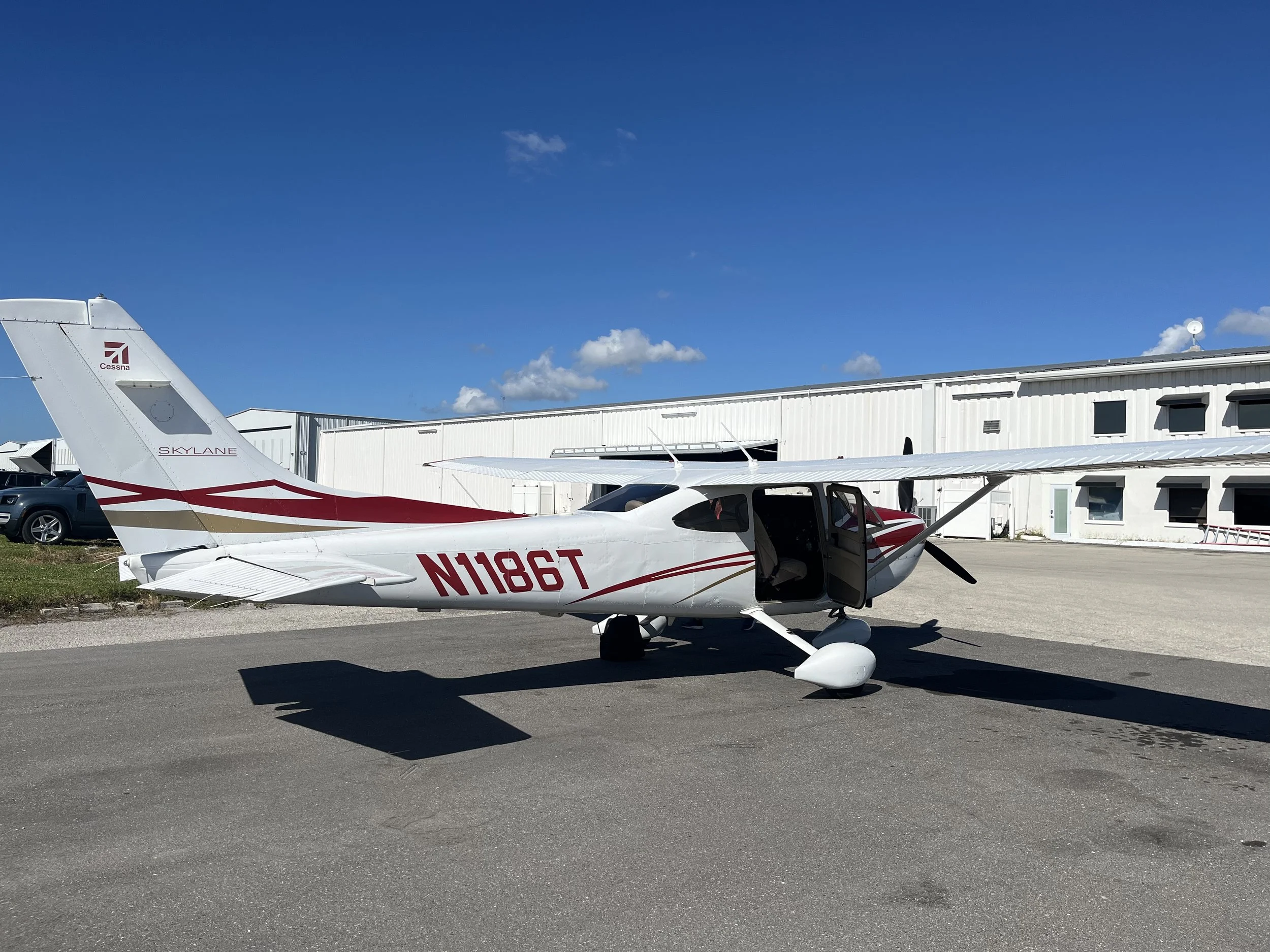 1186T in front of Dolphin Aviation- Jeffrey Clark