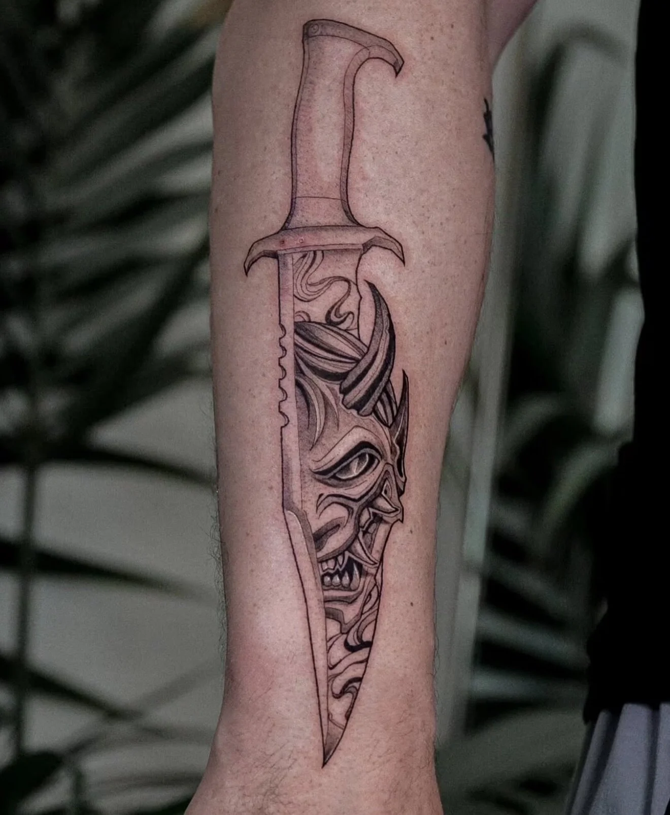 This one&rsquo;s for the sharp-objects-and-demon-faces crowd.
Resident artist @vico_ink cooked up this custom Bowie knife x Oni mask piece for the brave ones.

At Hoochimama Tattoo, we&rsquo;re open 7 days a week and doing walk-ins differently in Fre