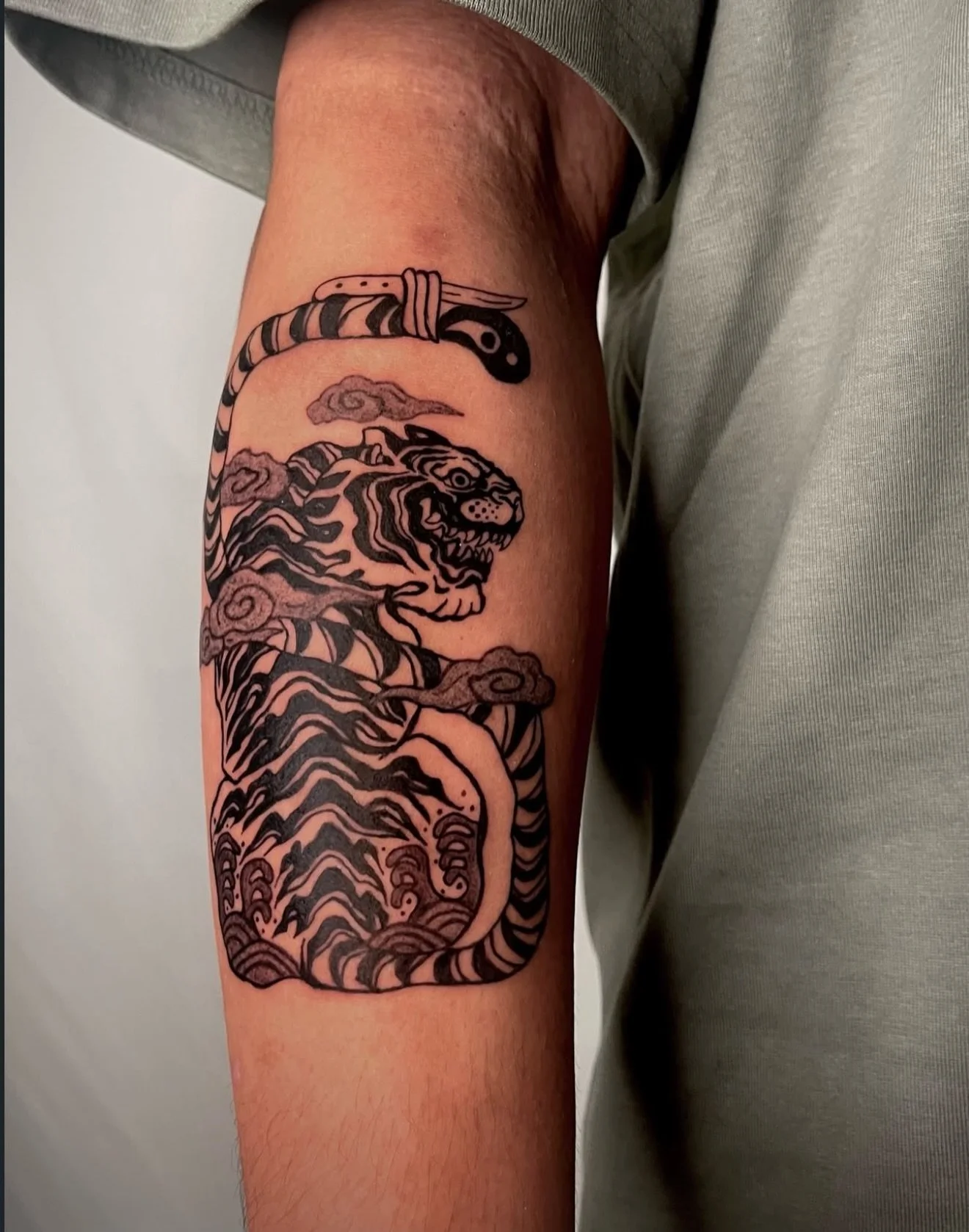 Loved this one by our resident artist @sunaydeedesigns at Hoochimama Tattoo in Fremantle. A bold custom piece with so much movement and character.

We&rsquo;re a walk-in street shop open 7 days a week, so if you&rsquo;re in Fremantle and keen for you