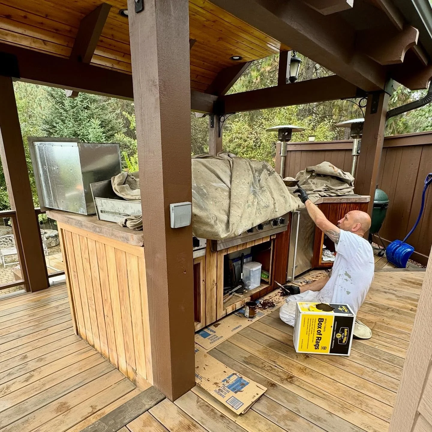 Getting exteriors wrapped before we're forced inside by the weather for the season ☺️. This refresh truly took a 30 year worn exterior and brought it back to vivid life. Roof ✔️, windows, siding and doors ✔️, house, deck and pergola paint and stain ✔
