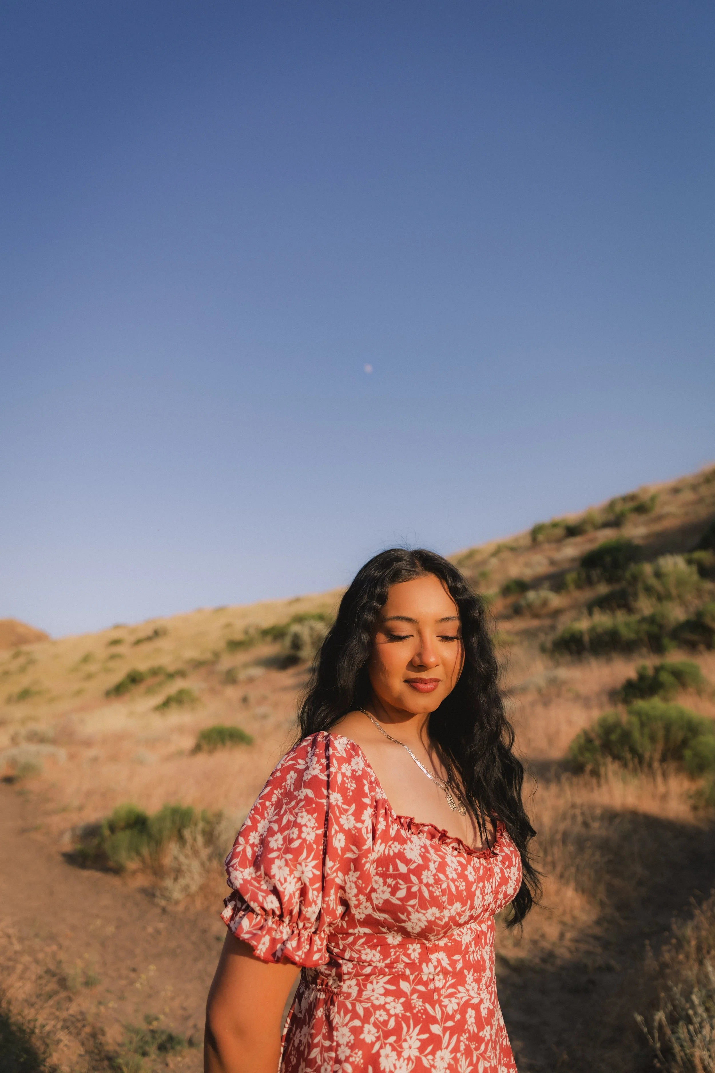 Twin Sisters Rock, Tri-Cities, WA Editorial Portraits.jpeg