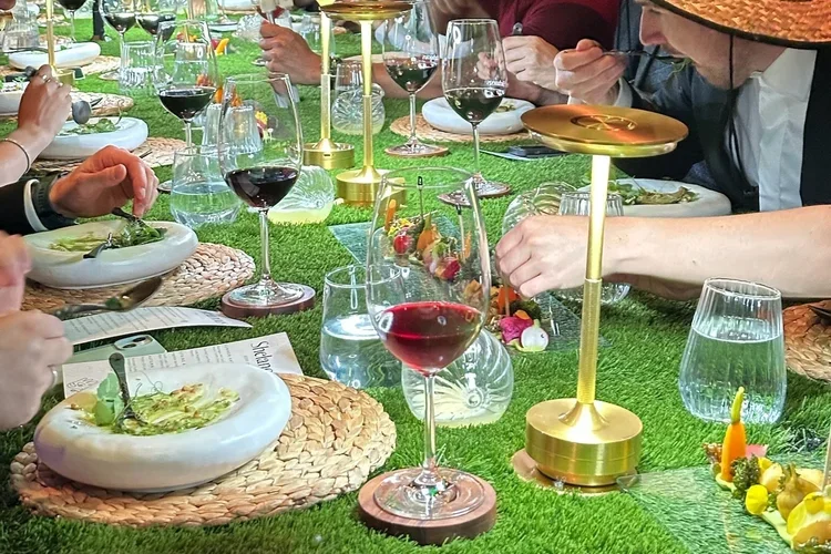 interactive experiential dining shelanous