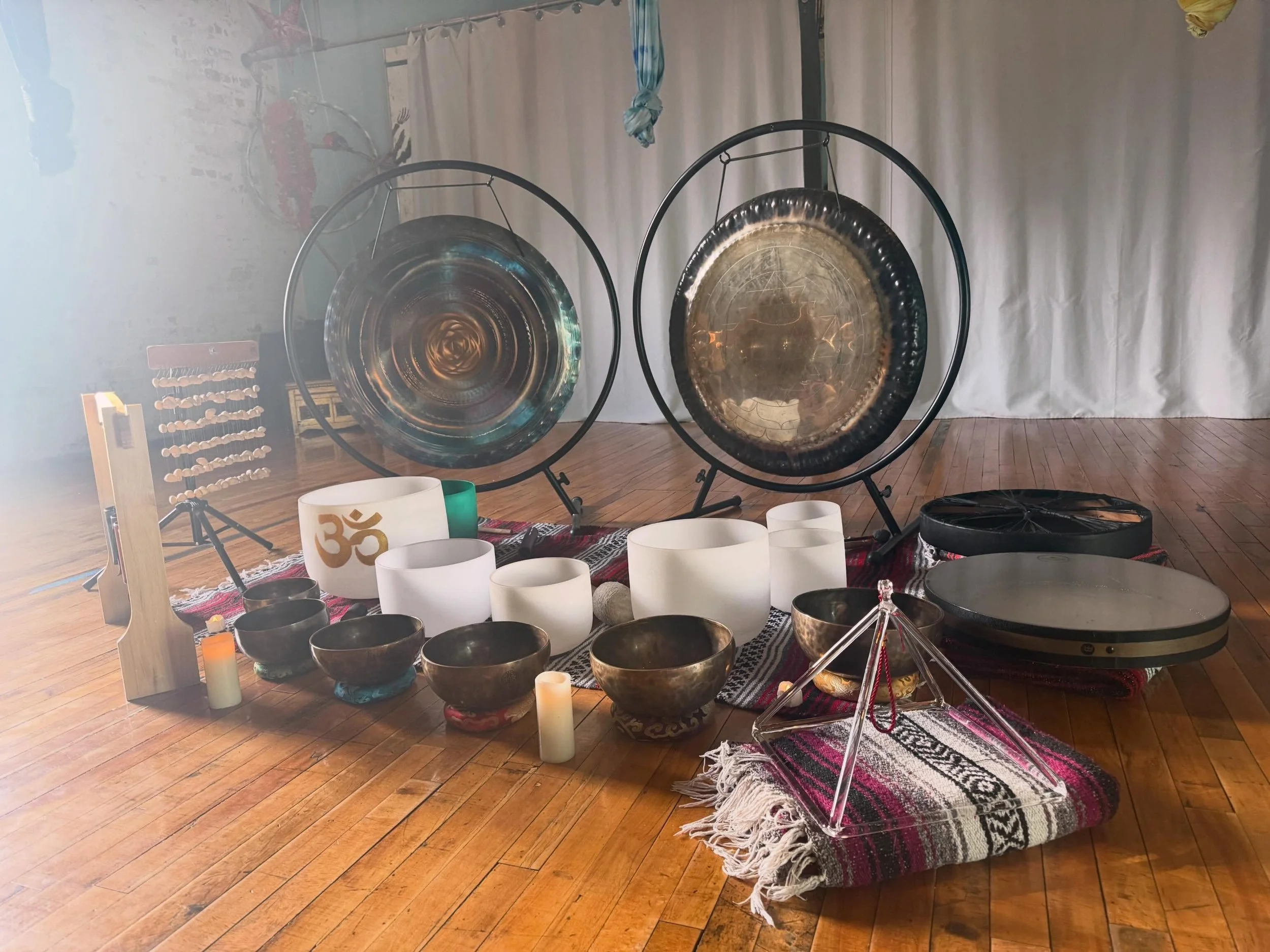 Last month was one to remember @coilyogadanceaerial 💓

#soundbath #healing #music #yoga