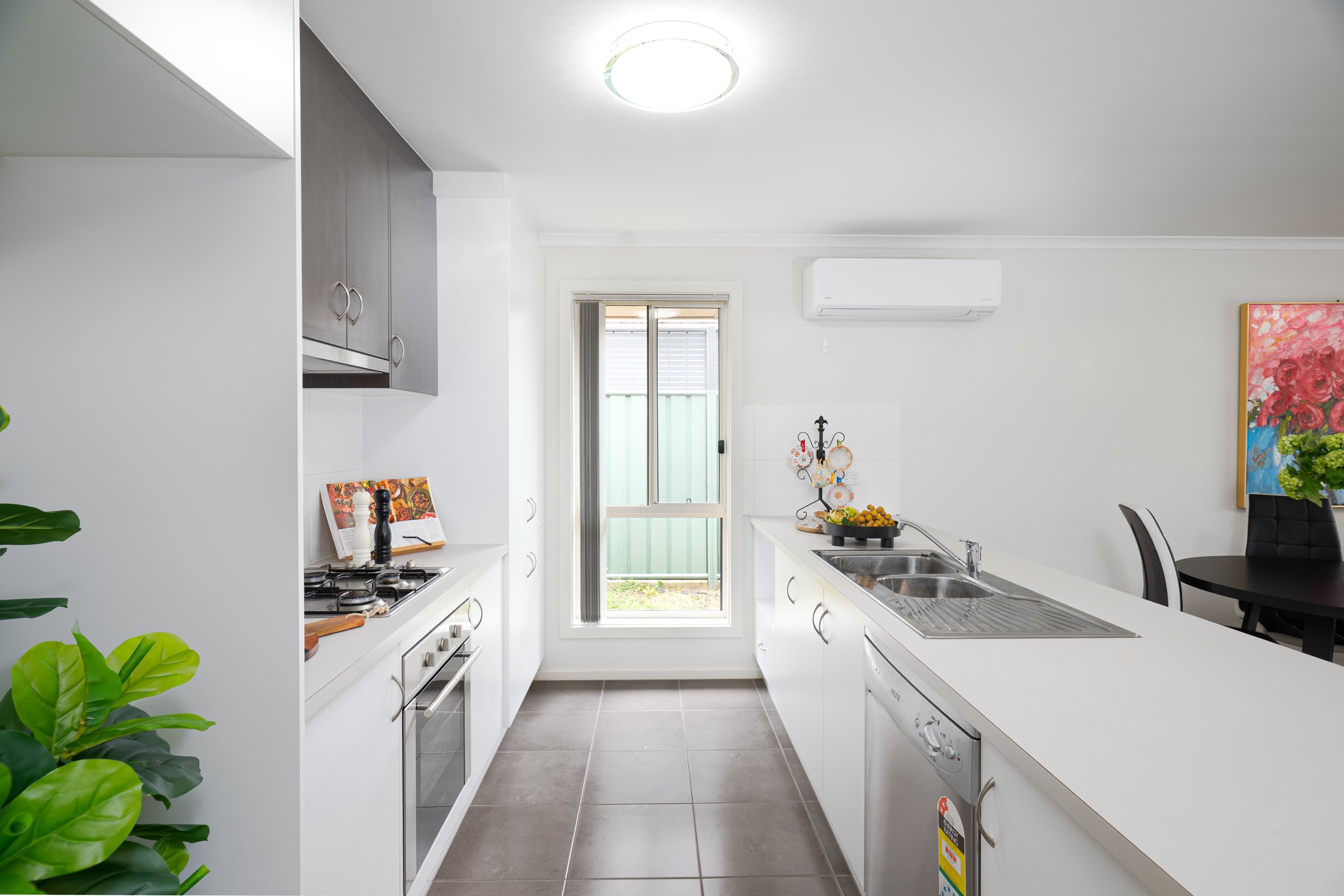 10 MAHOGANY CIRCUIT PARAFIELD GARDENS RE Photos 4.jpg