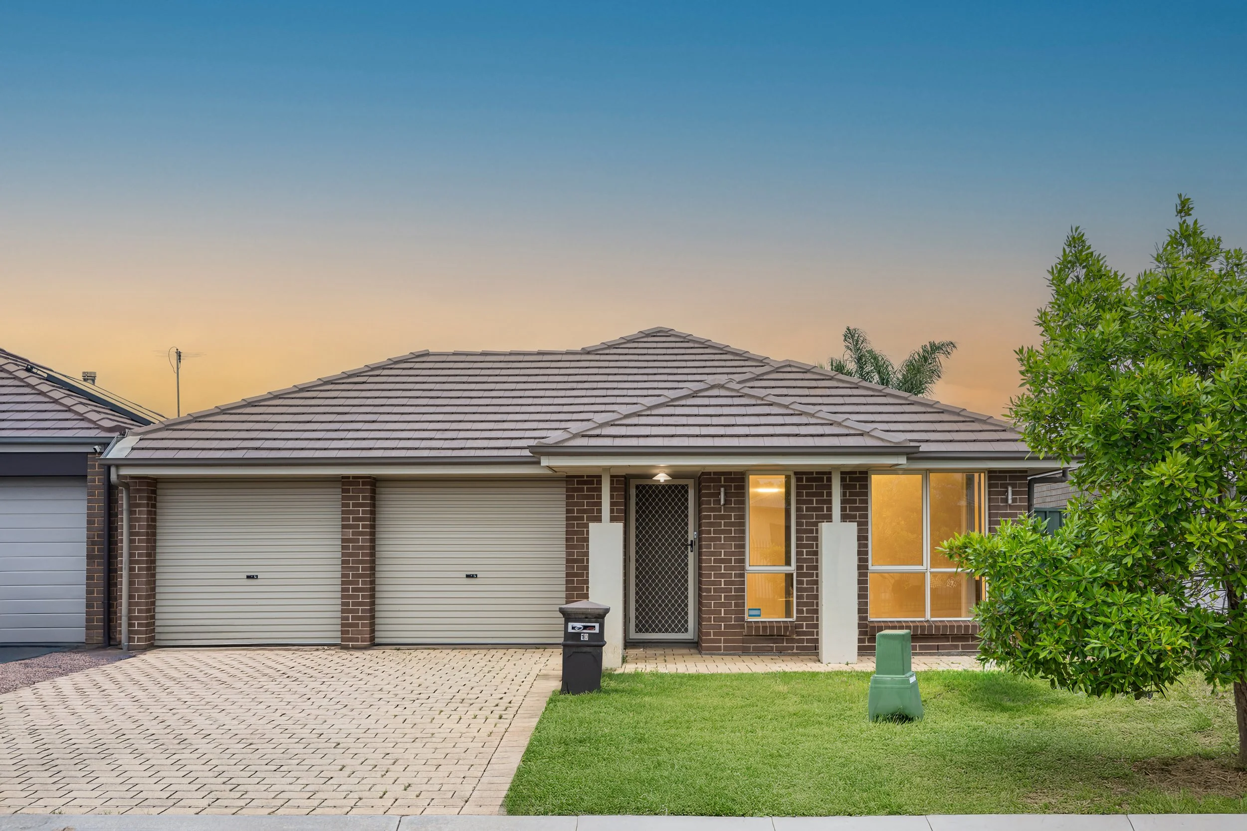 10 MAHOGANY CIRCUIT PARAFIELD GARDENS RE Photos 1.jpg