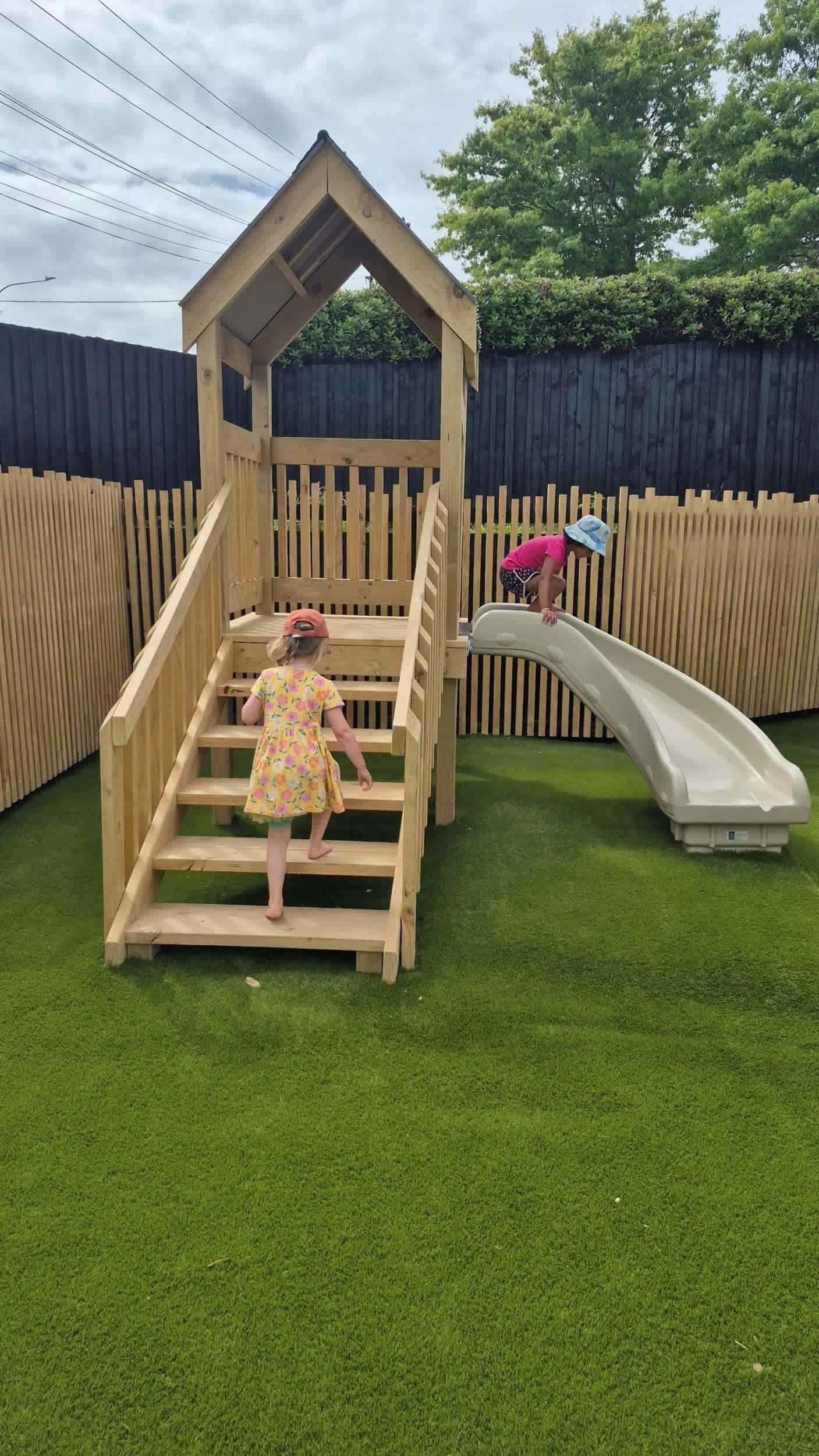 Tamariki playing on the natural outdoor playground at Small Sprouts Early Learning, Stanmore Bay, Whangaparāoa.
