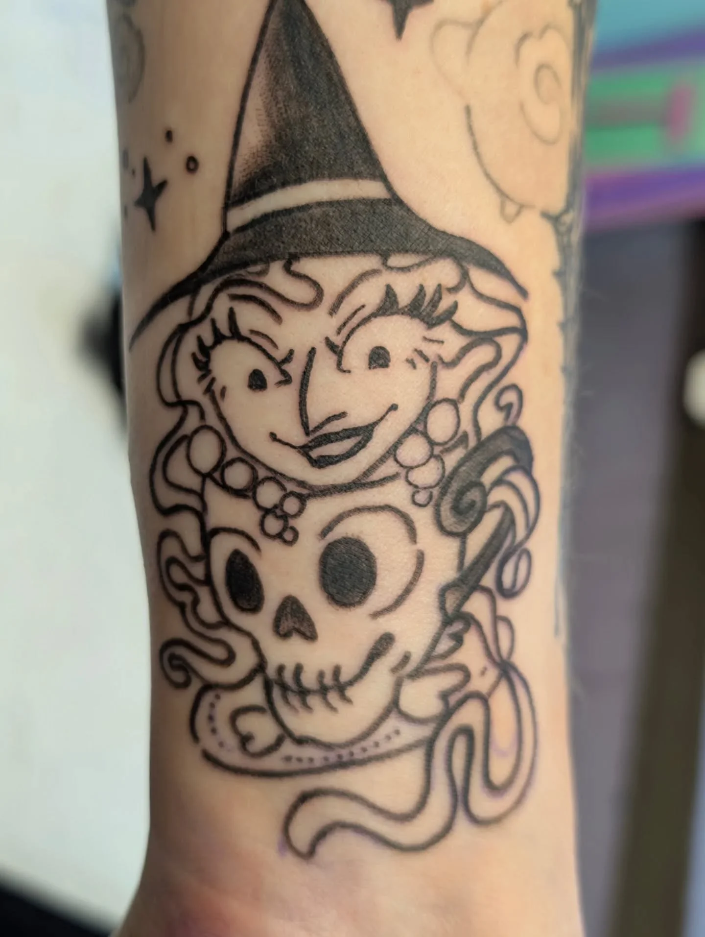 Finishing out Tara's Sleeve. 
We've got some spooky family heirlooms. A crocheted gift & a skeleton crown won in a d&d one shot. Plus some teeny tiny Ghibli guys. 
We've got one more space to fill so excited to finish this out!