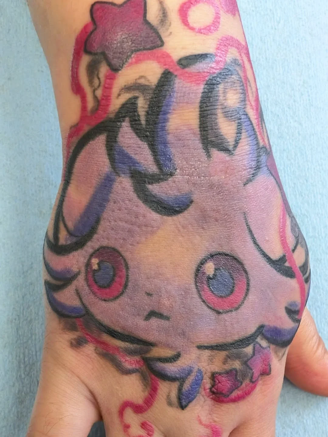 Espurr hand retouch. 

Hands do be like that sometimes and this client works with animals. They followed my directions and took a few days off, but still when working a ton fallout can happen. We got espurr nice and spiffy again though!