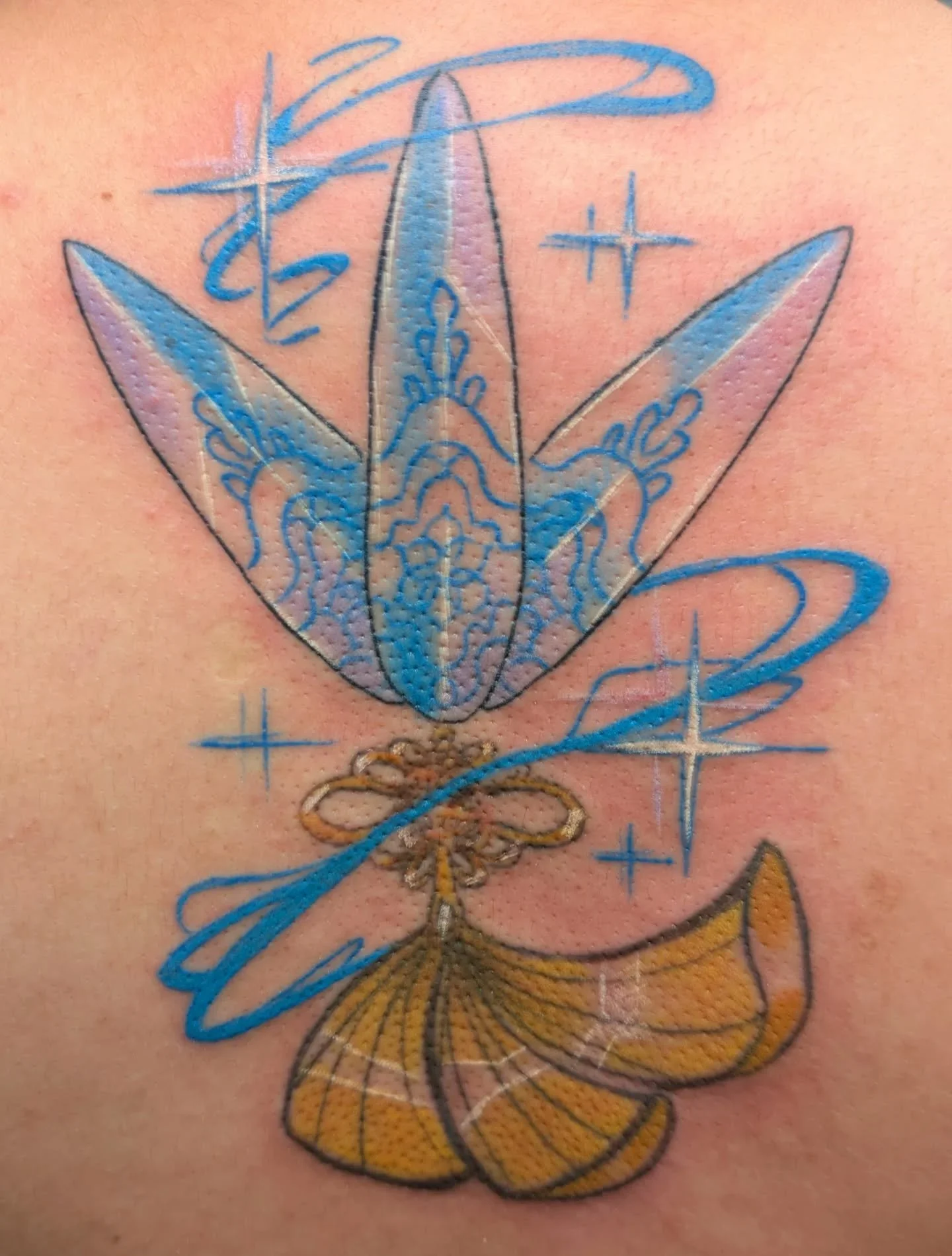 Zoey's from Huntrix weapon finished! 
The upper back is no joke! 
Still have some weapons available! Swipe to see.