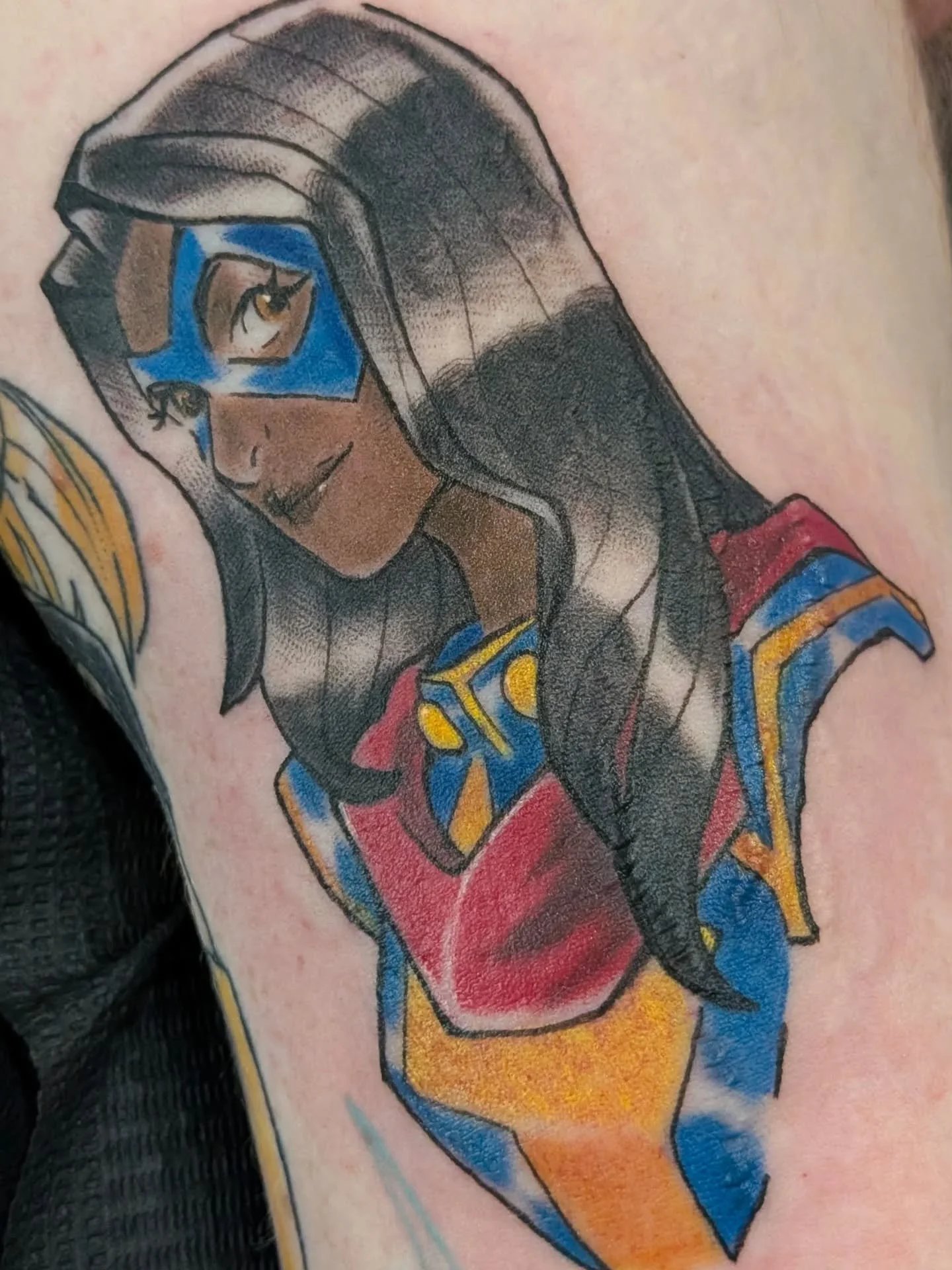 Miss Marvel &hearts;️ 
Slide for 3 weeks healed. 
For any of those questioning whether you can tattoo over stretch marks, you absolutely can.