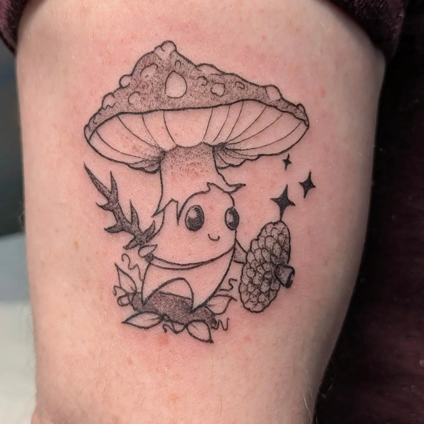 It's inevitable to get a mushroom on you if you've live in the PNW... especially if it's your whole life. Whats even cooler is you combo that with your lifelong love of D&amp;D. 

Anyways, here's a mushroom knight tatty. He's planning on getting a fe