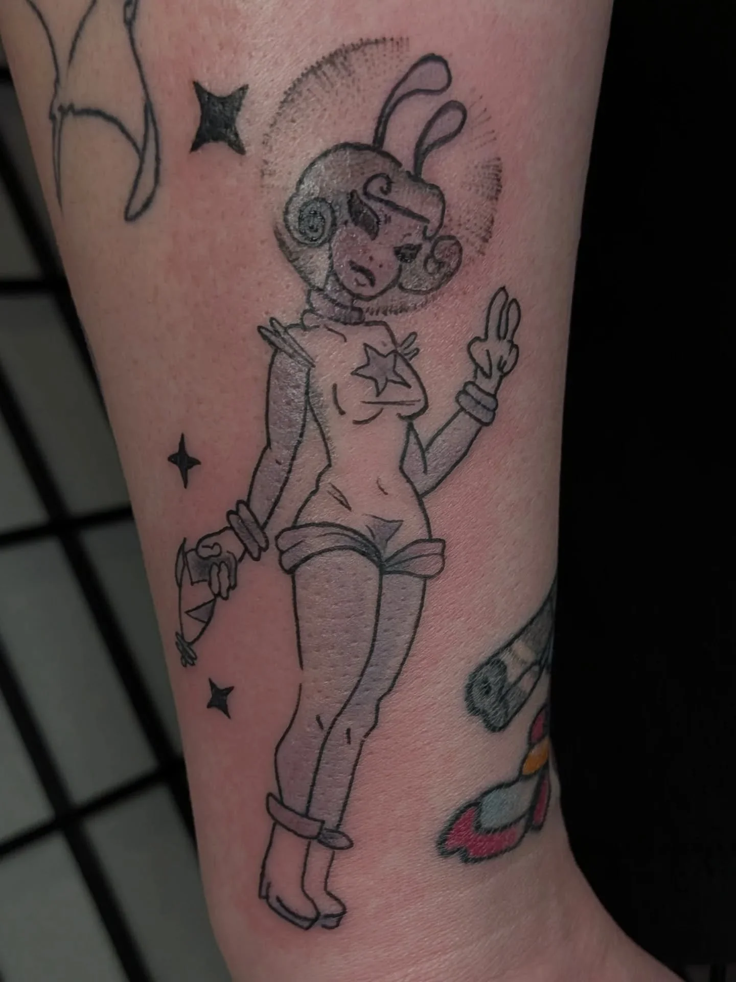 Alien girl from the pinup flash was taken! 

Swipe to see the two left. Also can you give me other girls I should draw ? I have spider girl on the list.