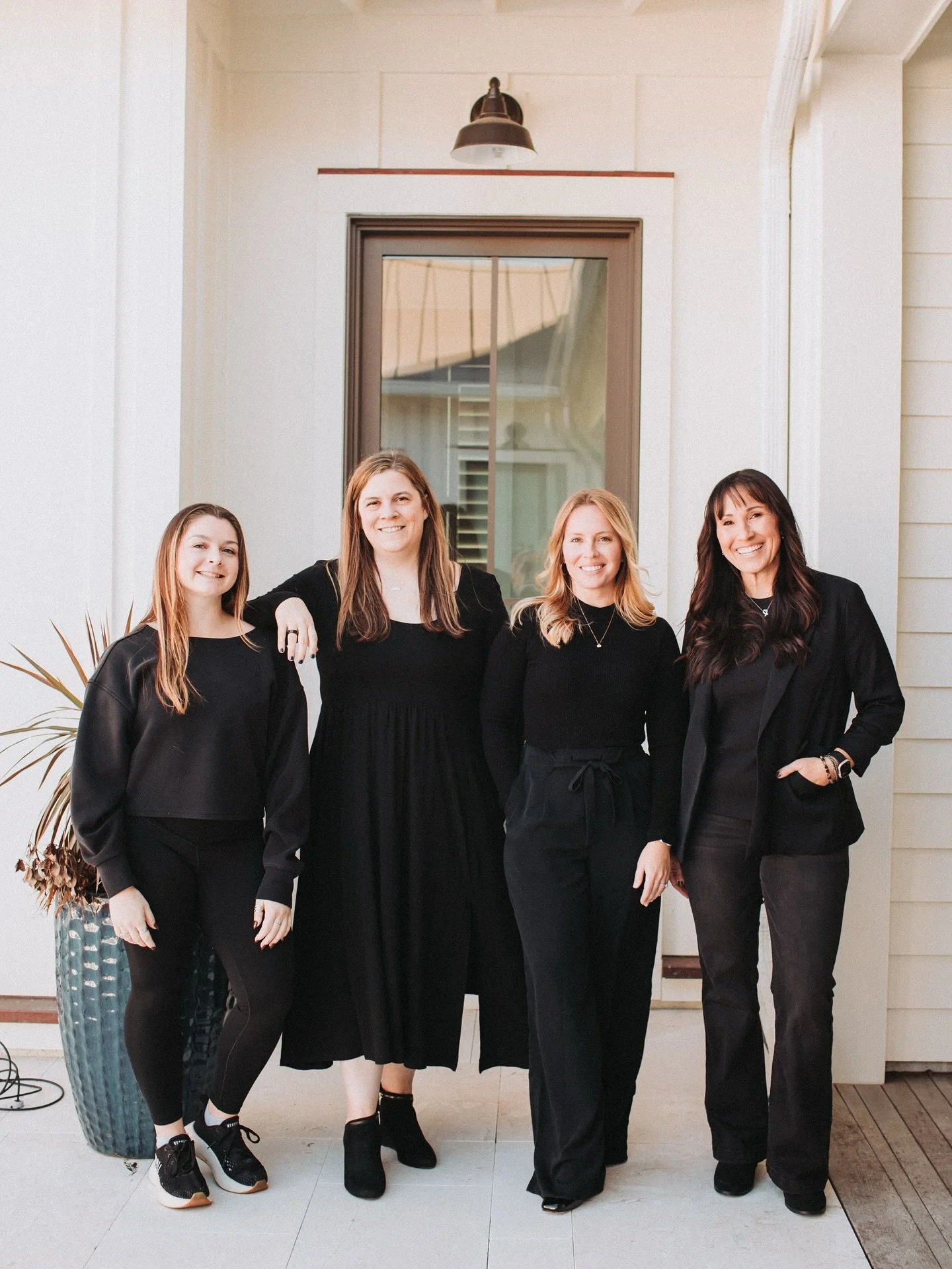Okay we&rsquo;ve gotta know ... what&rsquo;s the ONE space in your home you wish you had a team to tackle for you?

📸 @littlerunawayphotos
