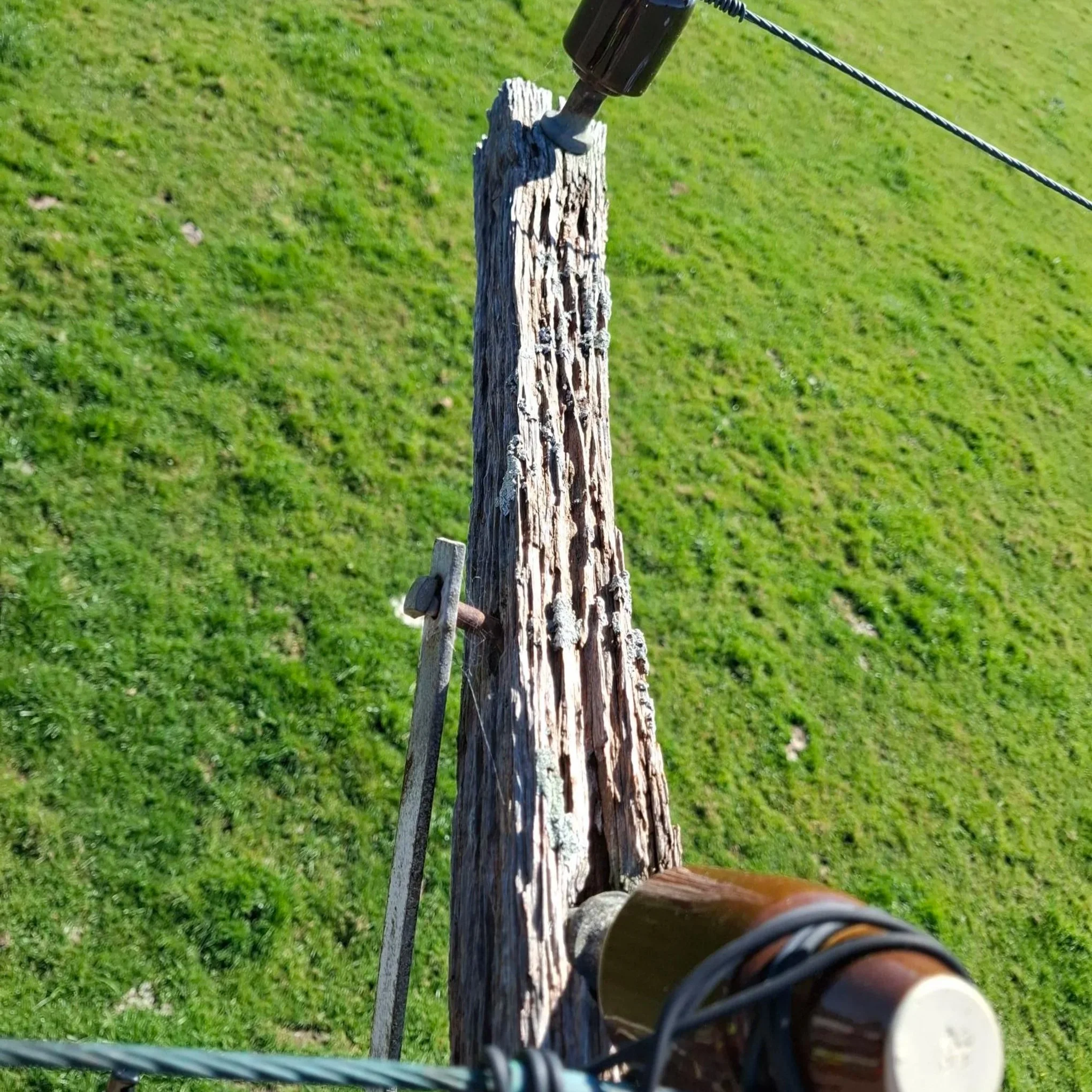 DETERIORATED CROSSARMS