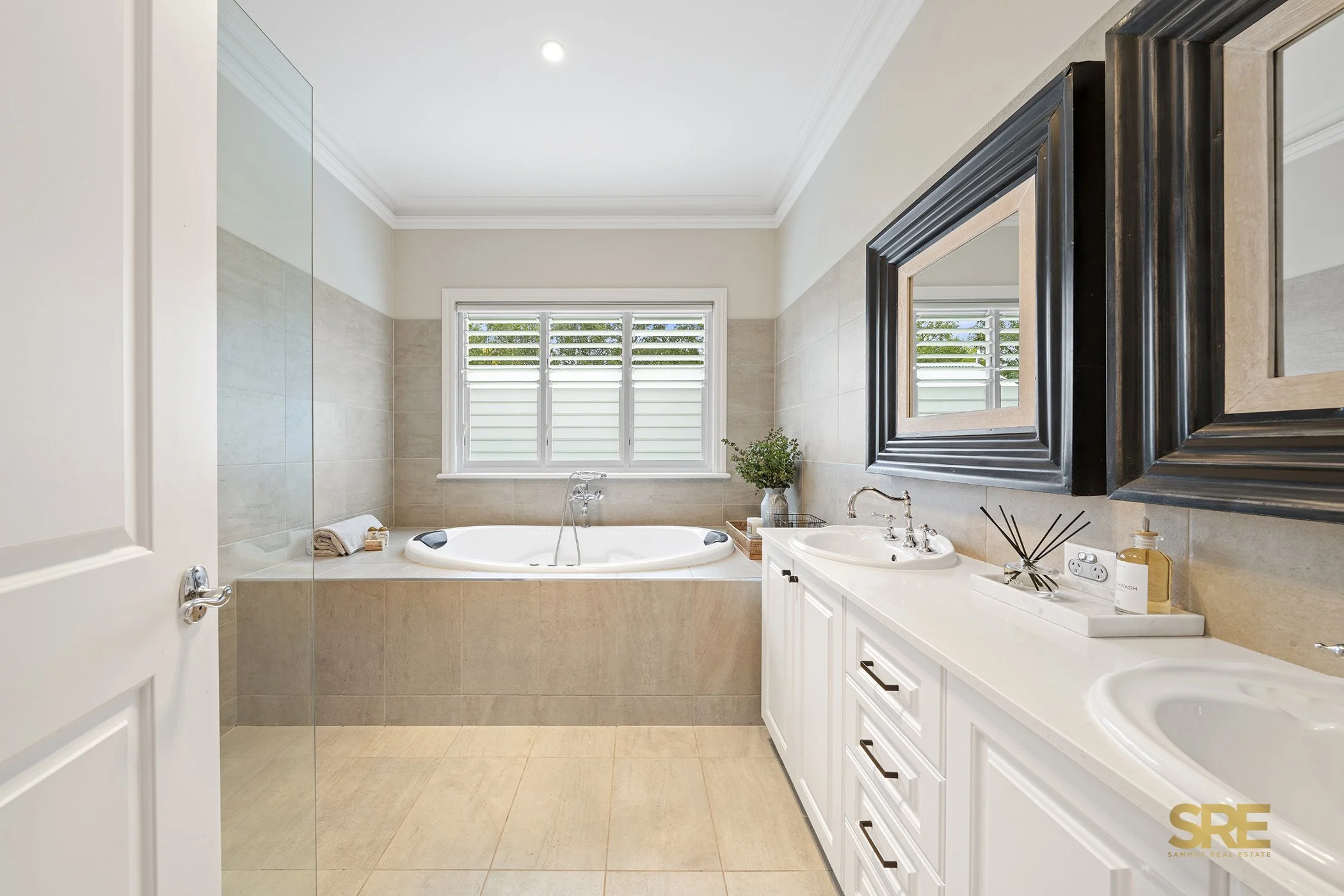 53 Links Rd Web (25).jpg