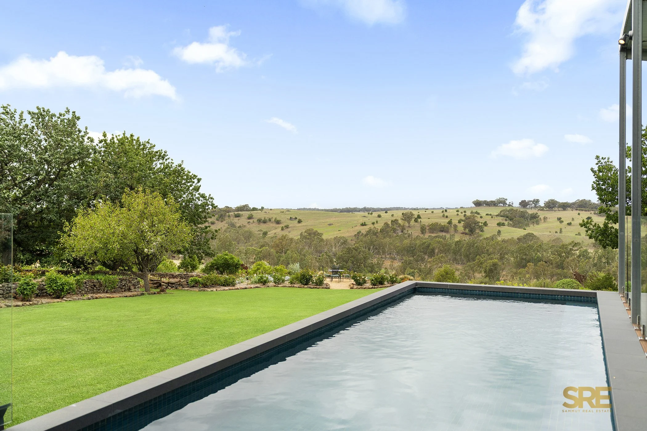 632 North Redesdale Road Web (19).jpg