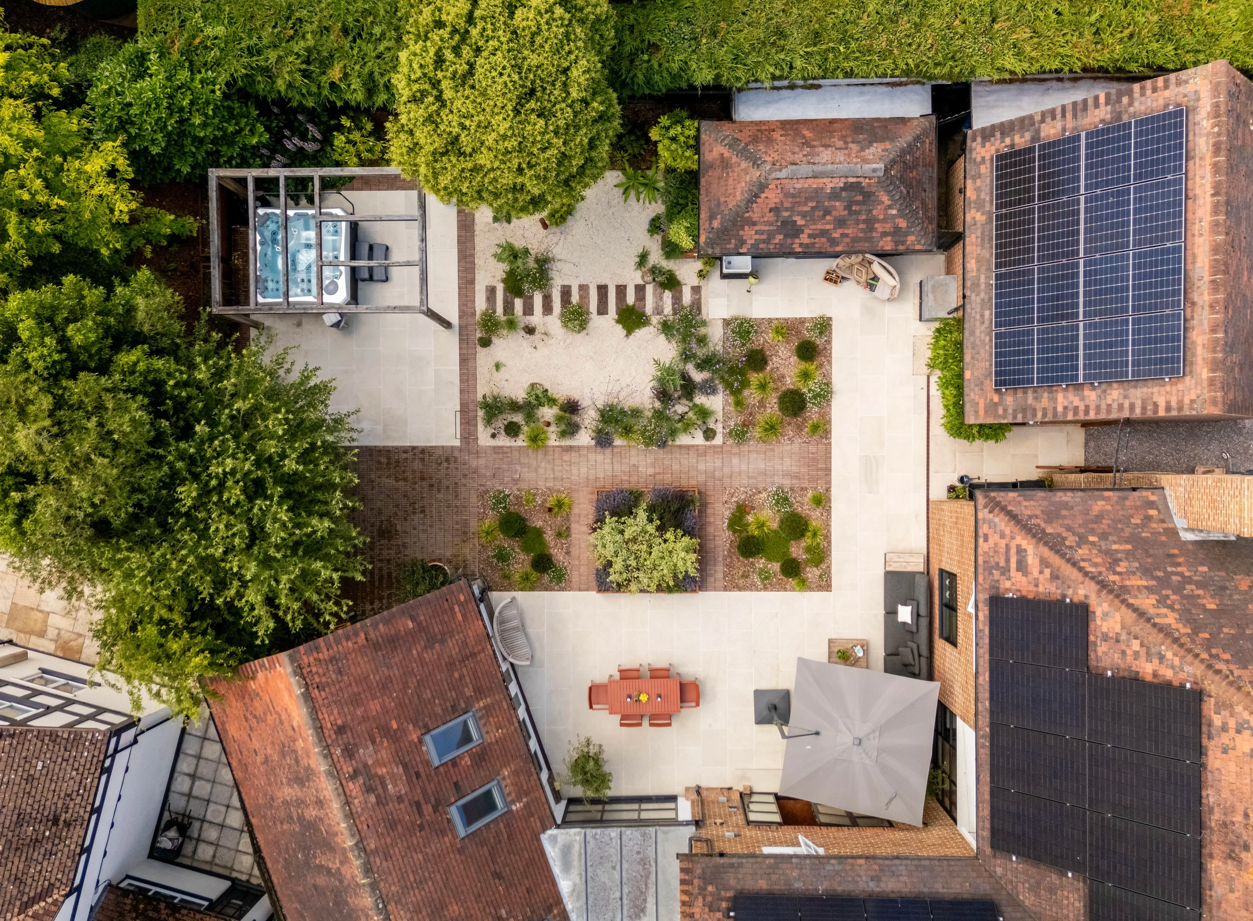 A Kentish courtyard garden