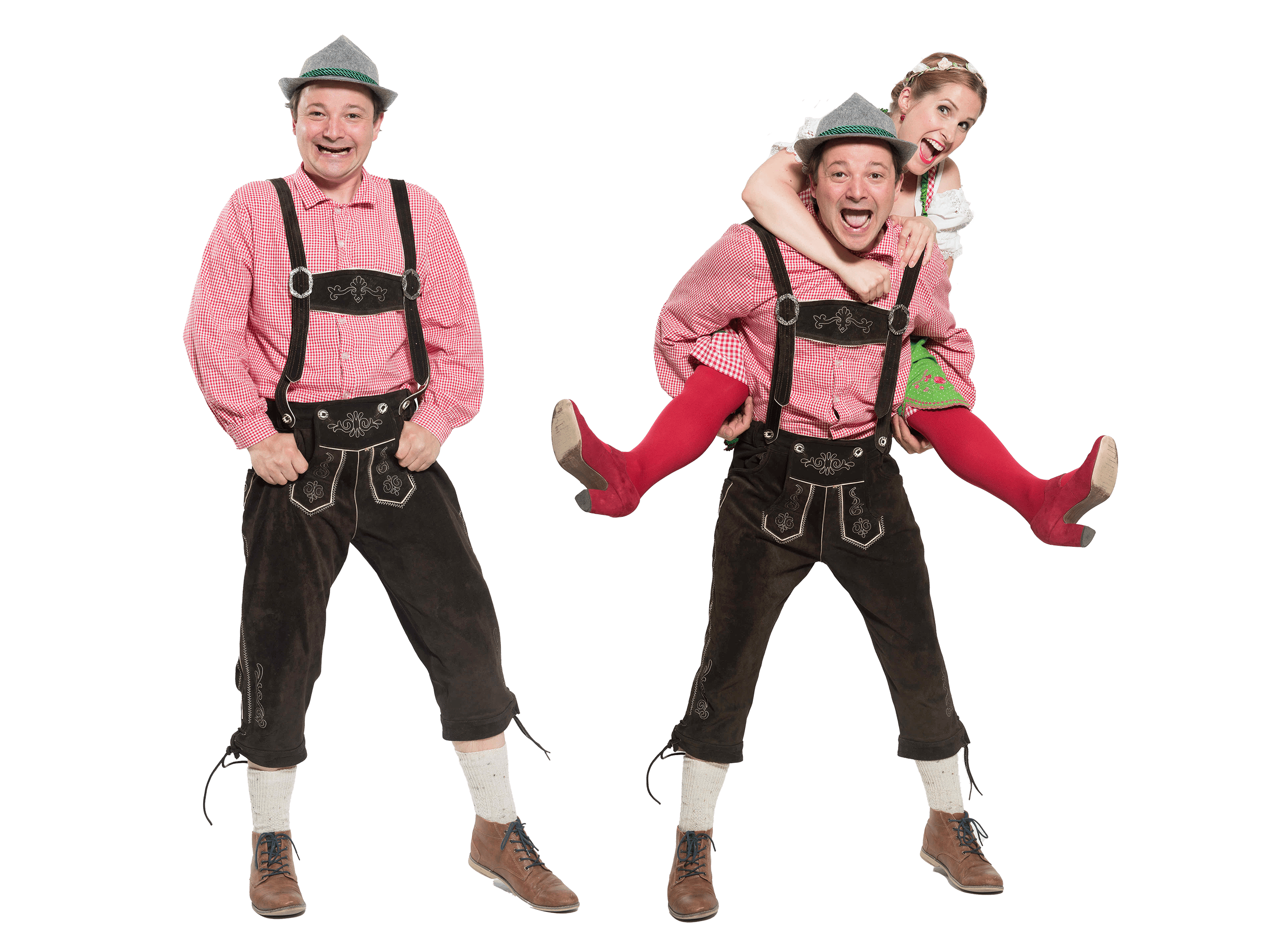 Drei Männer und eine Frau in bayerischer Tracht. Zwei Männer stehen, einer trägt die Frau auf den Schultern. Alle lachen fröhlich.