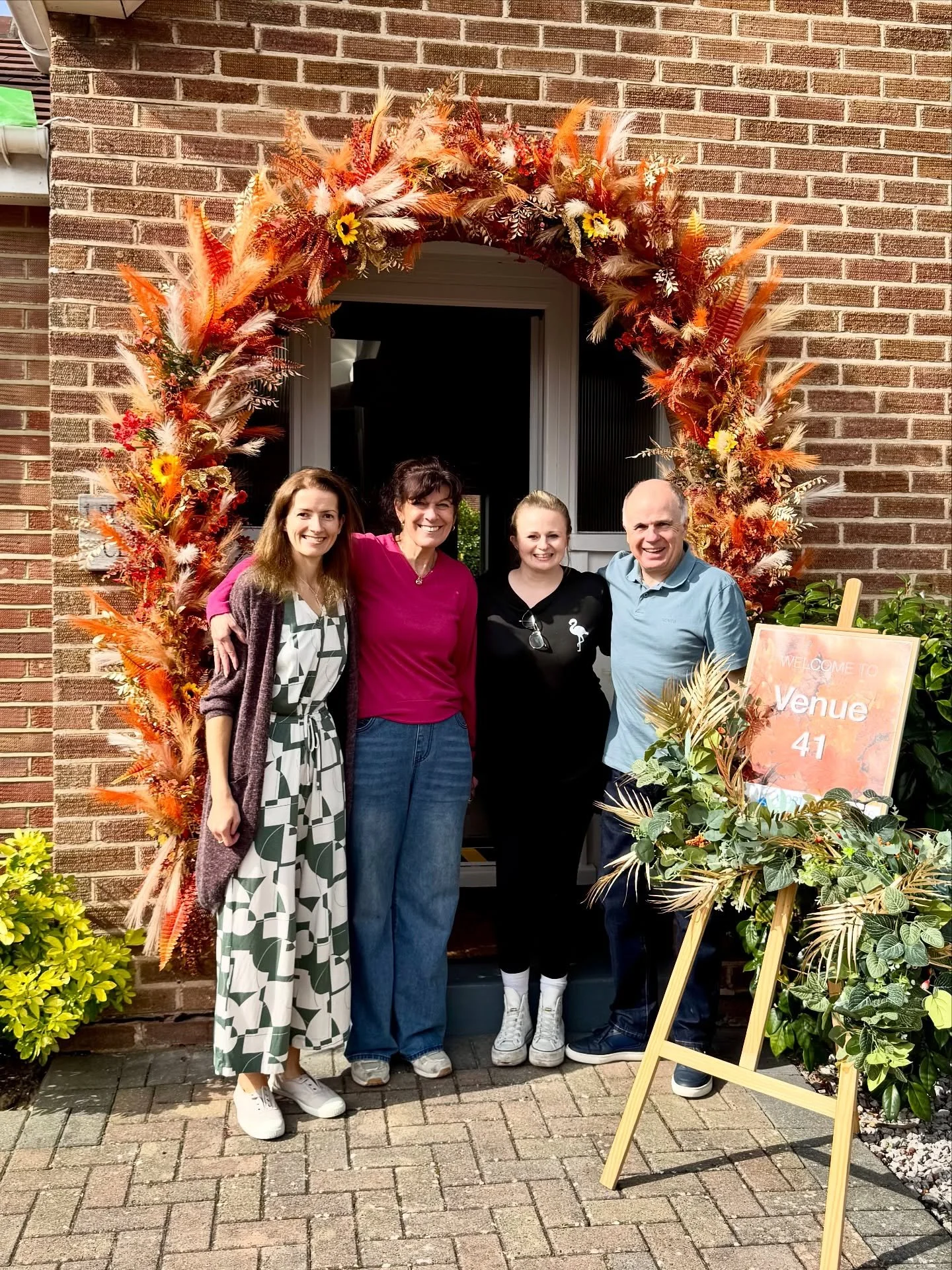 Artist&rsquo;s Open Houses 

Autumnal doorway arch, ombr&eacute; standalone feature arch and center pieces at Venue 41 of the @worthingartistsopenhouses 
The decor created a wow entrance to the amazing artists work inside, uplifted garden space and b