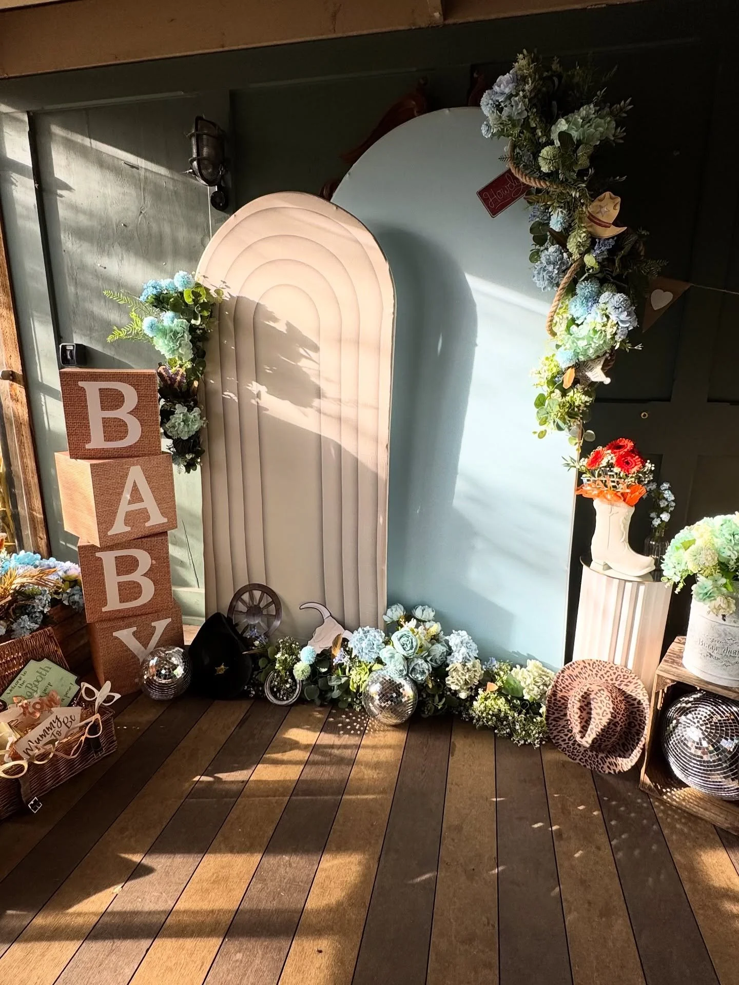 Howdy Baby 🩵

Special baby shower for a special lady, Cara&rsquo;s last Rodeo 🌵

#babyshower #babyshowerdecor #venuestylist