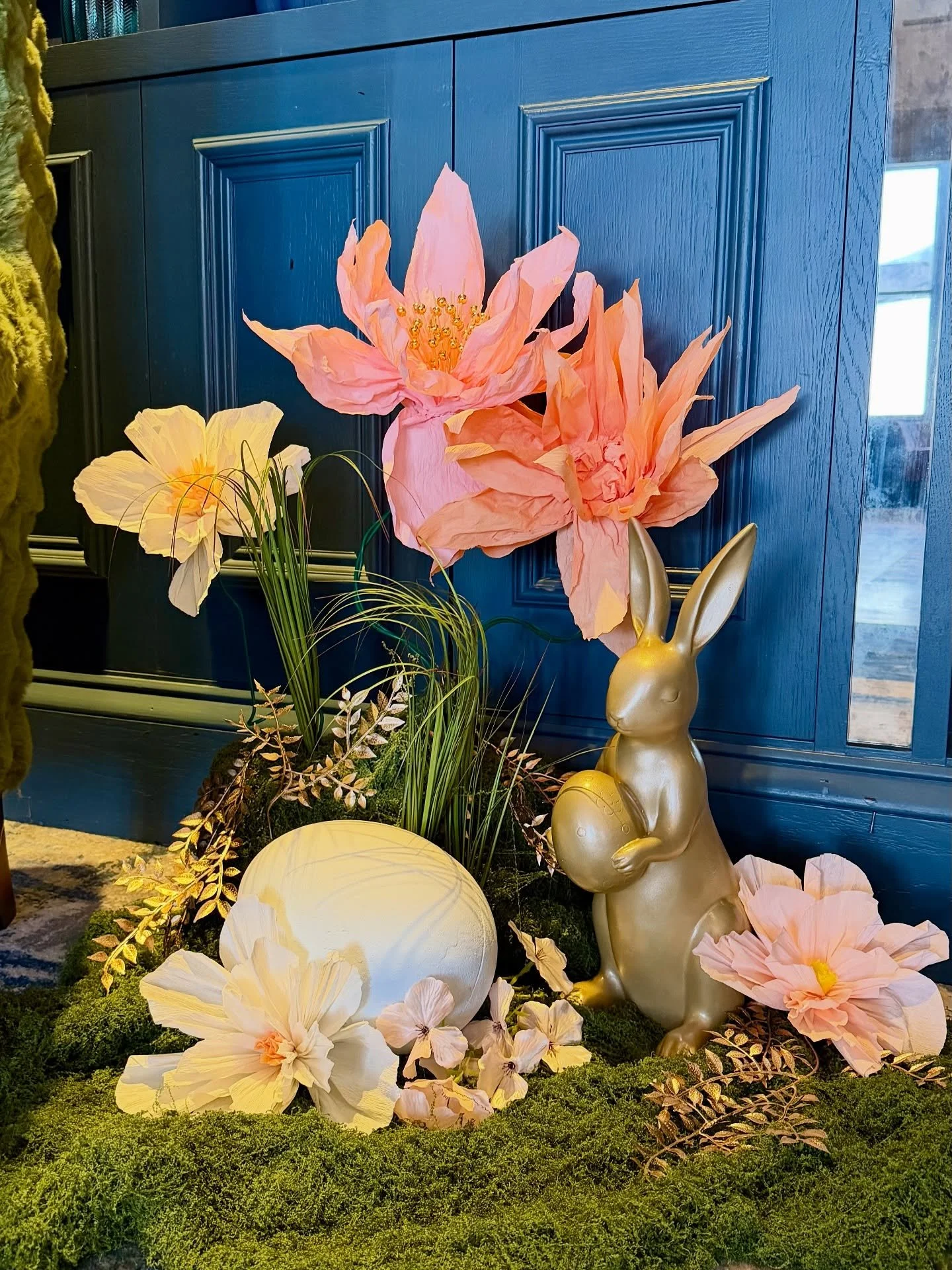 Easter at the Metropole 🐰 

We are very proud to have provided the Easter decor at @dthiltonbrightonmet &amp; @metropole_bar the golden bunnies are enjoying their stay there and up to mischief no doubt! Pop in and see them, have a photo in the bar i