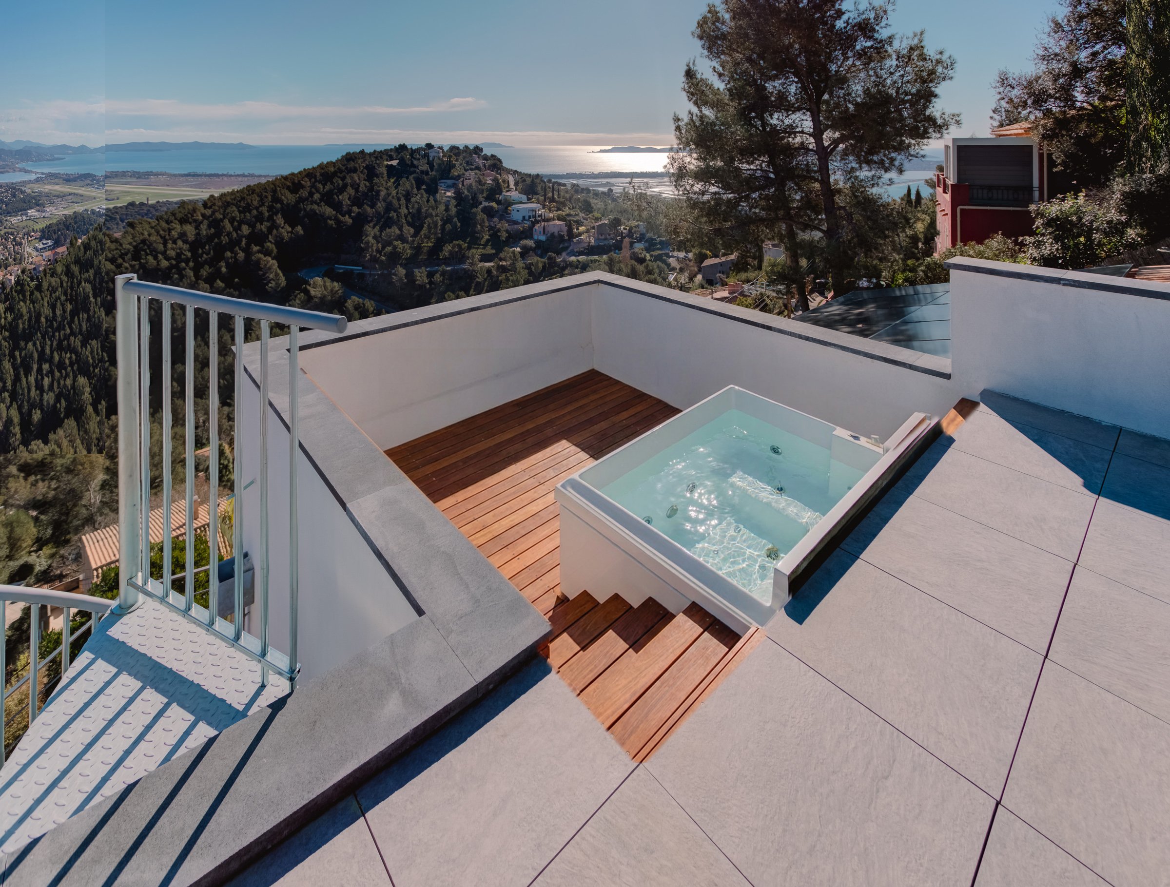 maison_HYERES_mont des oiseaux_terrasse_vue_mer_albanandfriends-31 copie.jpg