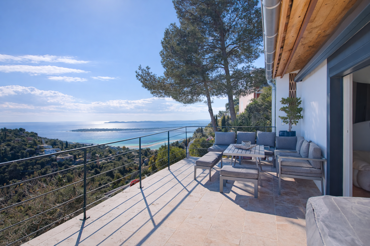 maison_HYERES_mont des oiseaux_terrasse_vue_mer_albanandfriends-47.png