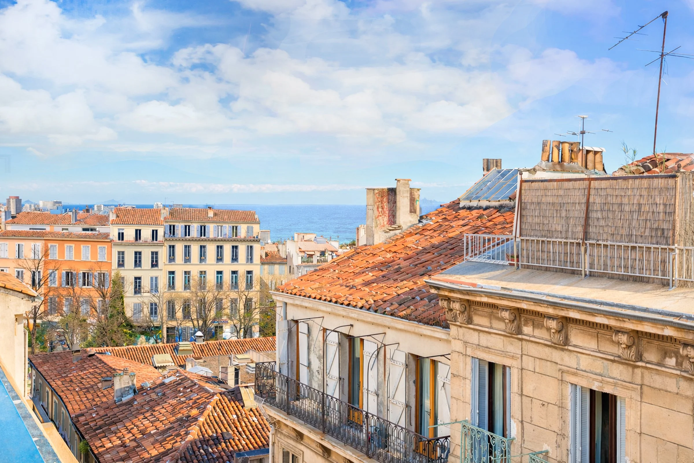 T2_terrasse_coursjulien_dernieretage_marseille_vuemer_10.jpg