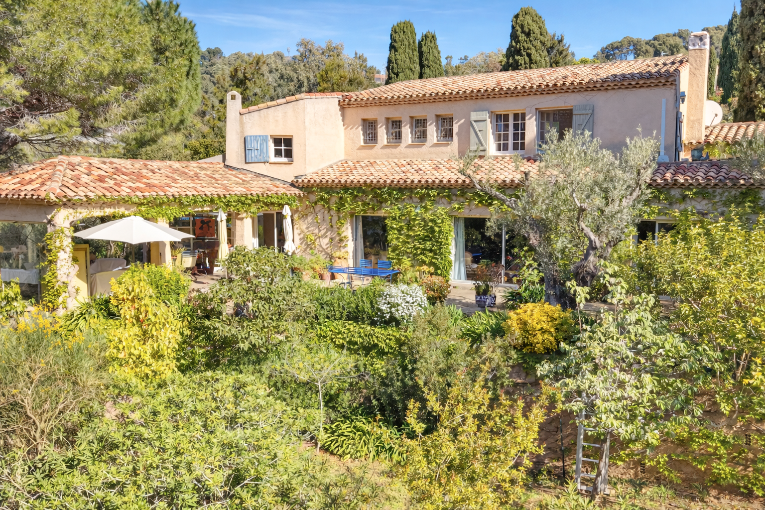 Villa méditerranéenne sous le soleil__.png