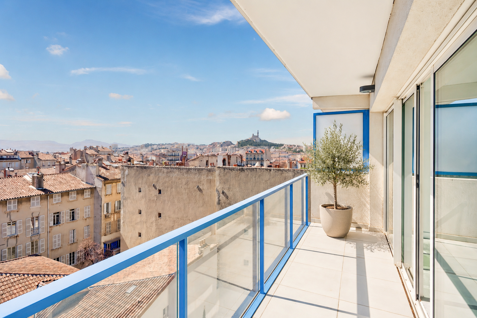 duplex_3chambres_terrasse_coursjulien_dernieretage_marseille_16.png