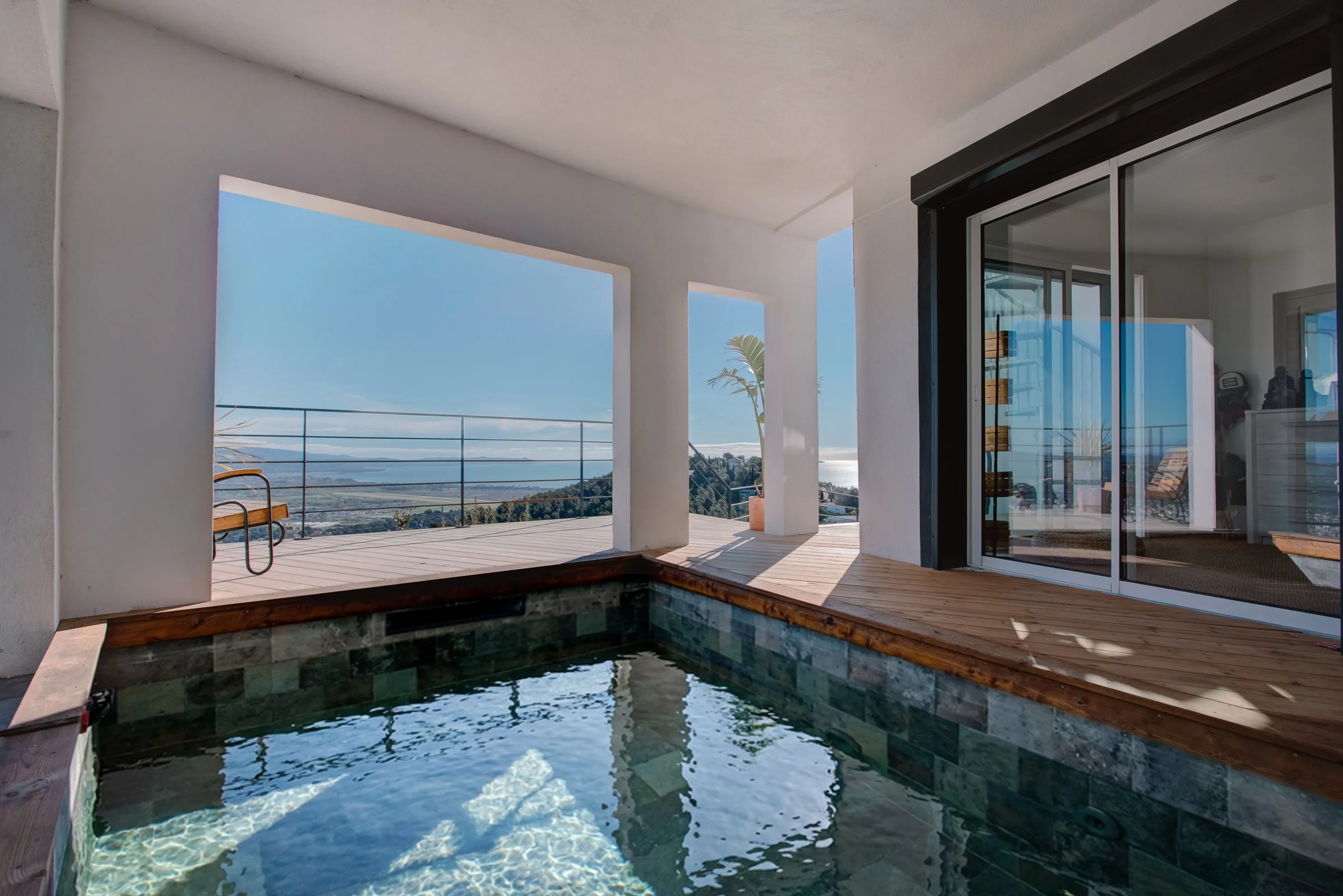 maison_HYERES_mont des oiseaux_terrasse_vue_mer_albanandfriends-7.jpg