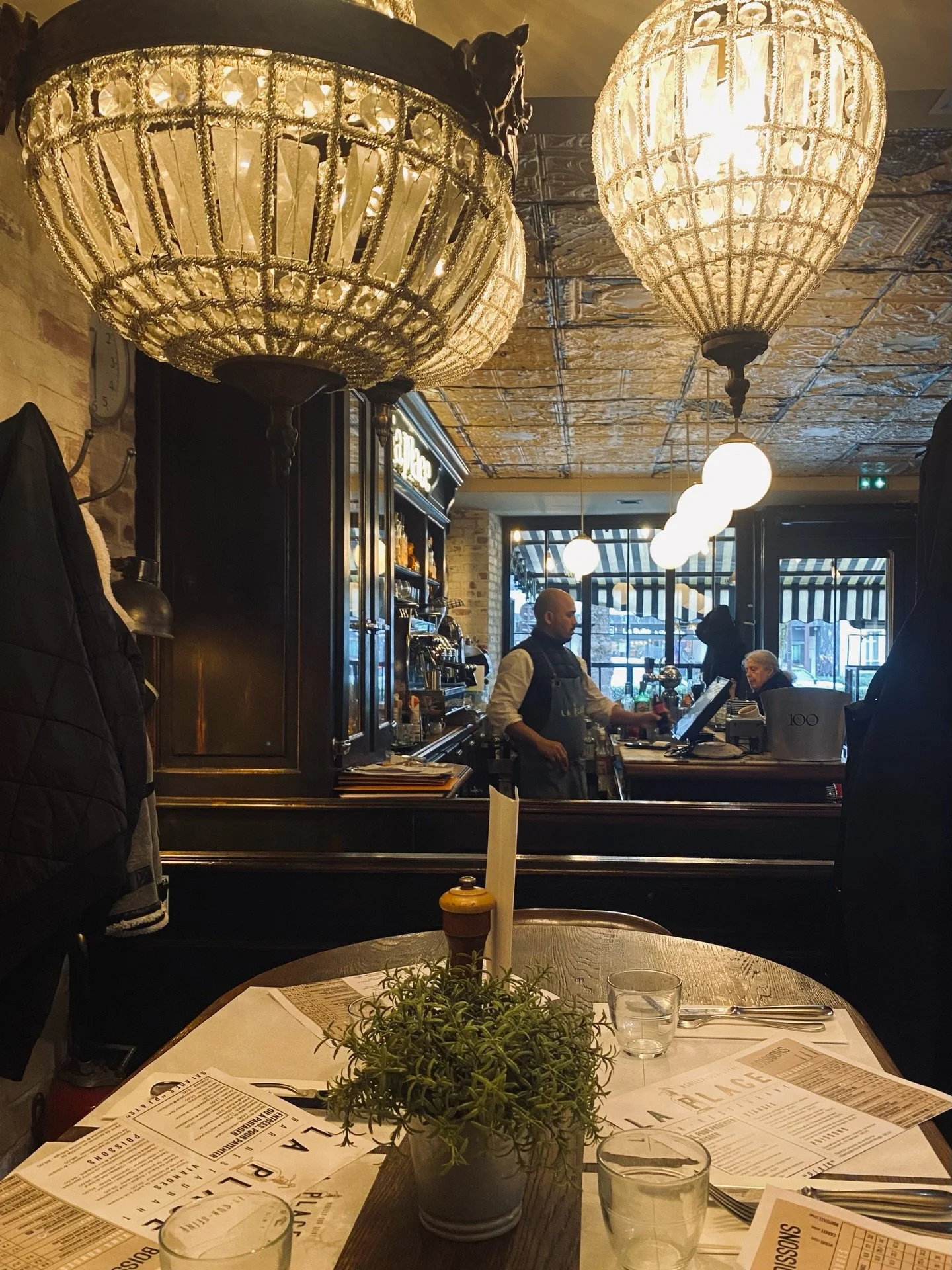 D&eacute;jeuner &agrave; Neuilly-sur-Seine 🍽️
Entre amis, en famille ou entre coll&egrave;gue, le temps est bon @laplace_neuilly !