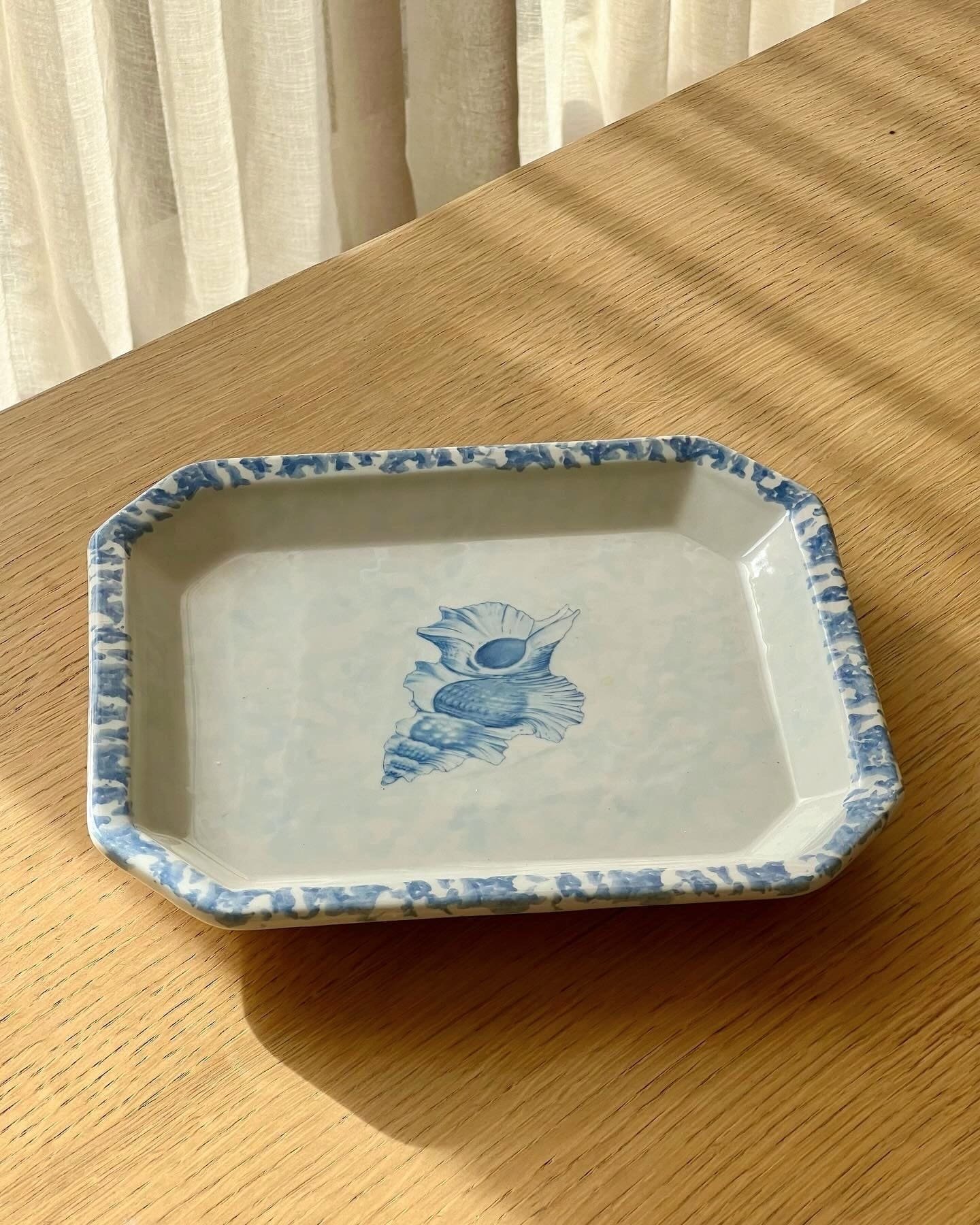 vintage-rectangular-shell-plate-blue-ceramic-2.jpg