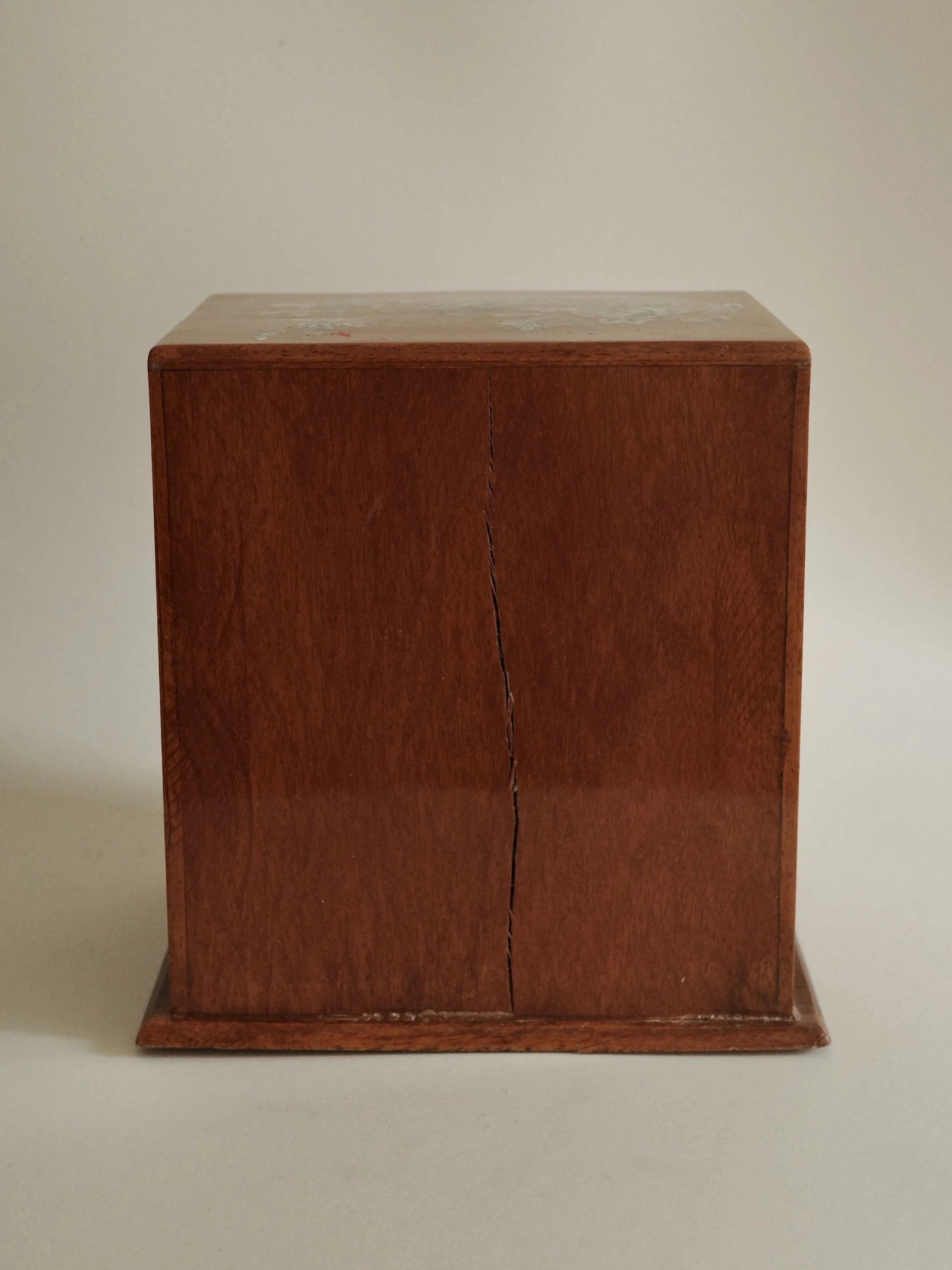 Frame 1862.jpg