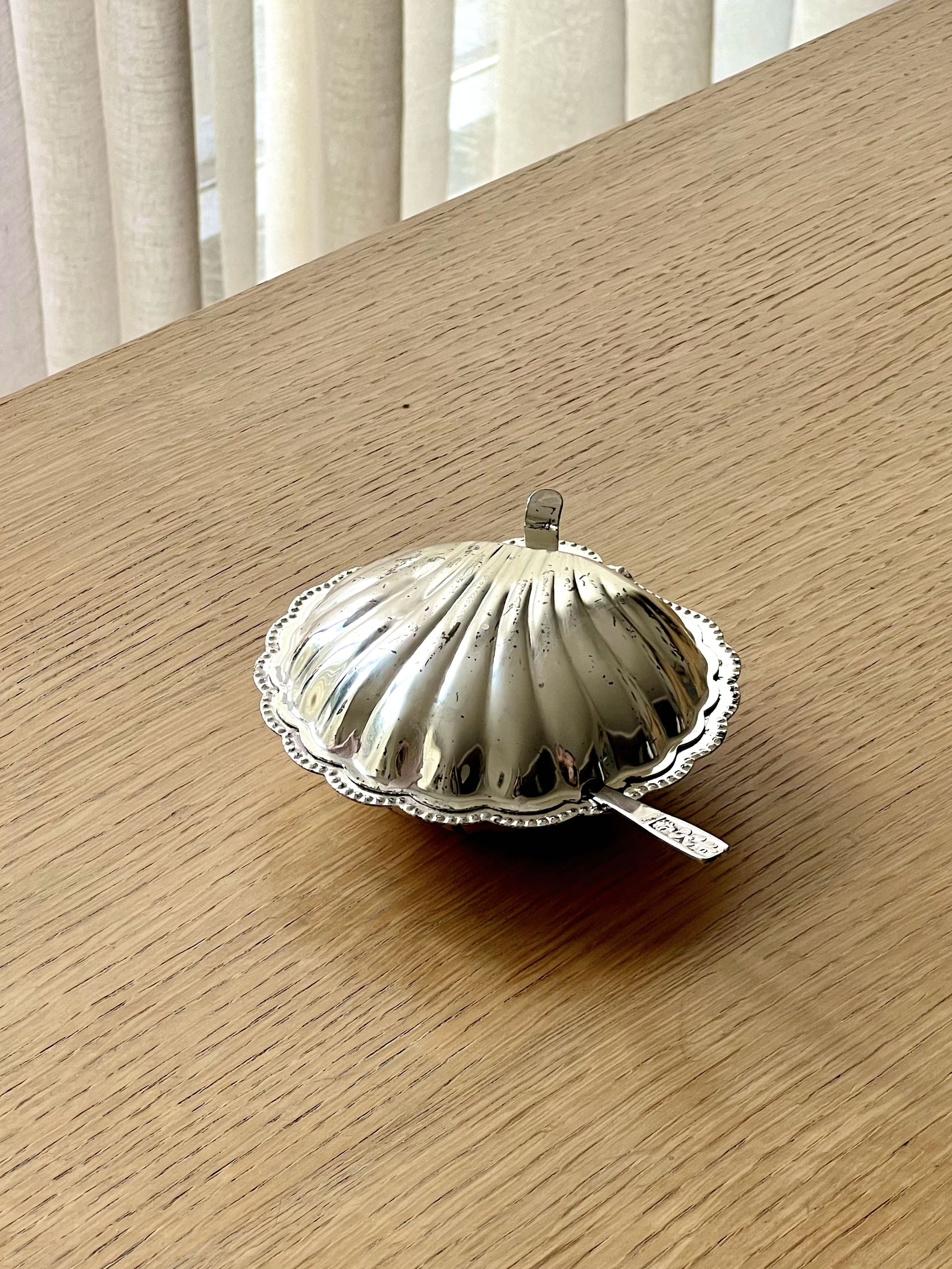 Vintage shell shaped butter dish with knife