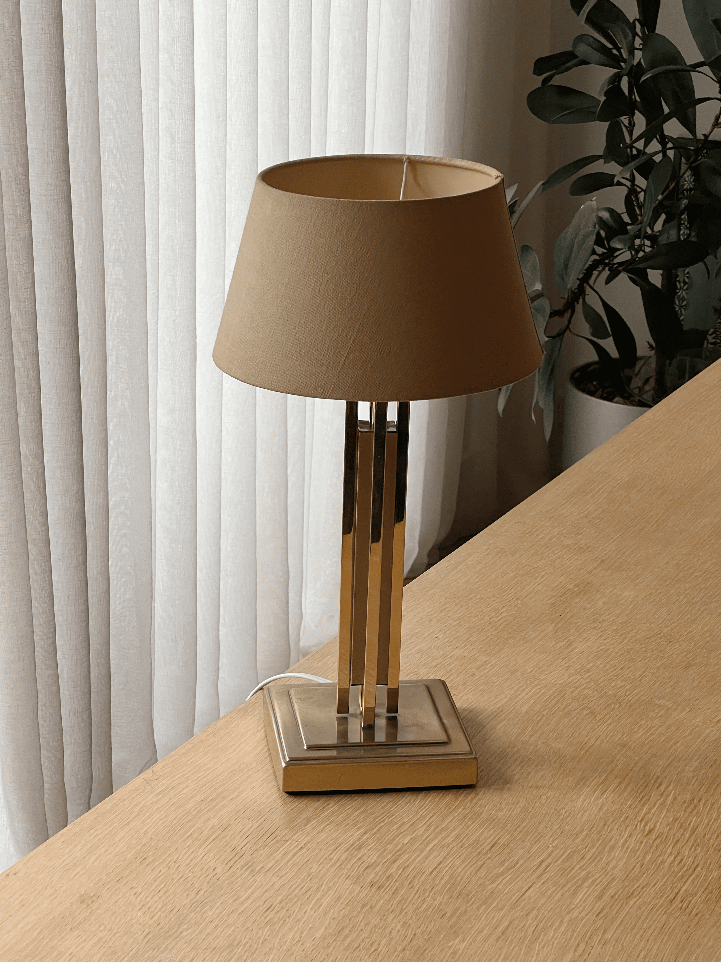 vintage-ragency-skyscraper-table-lamp-brass-7.png