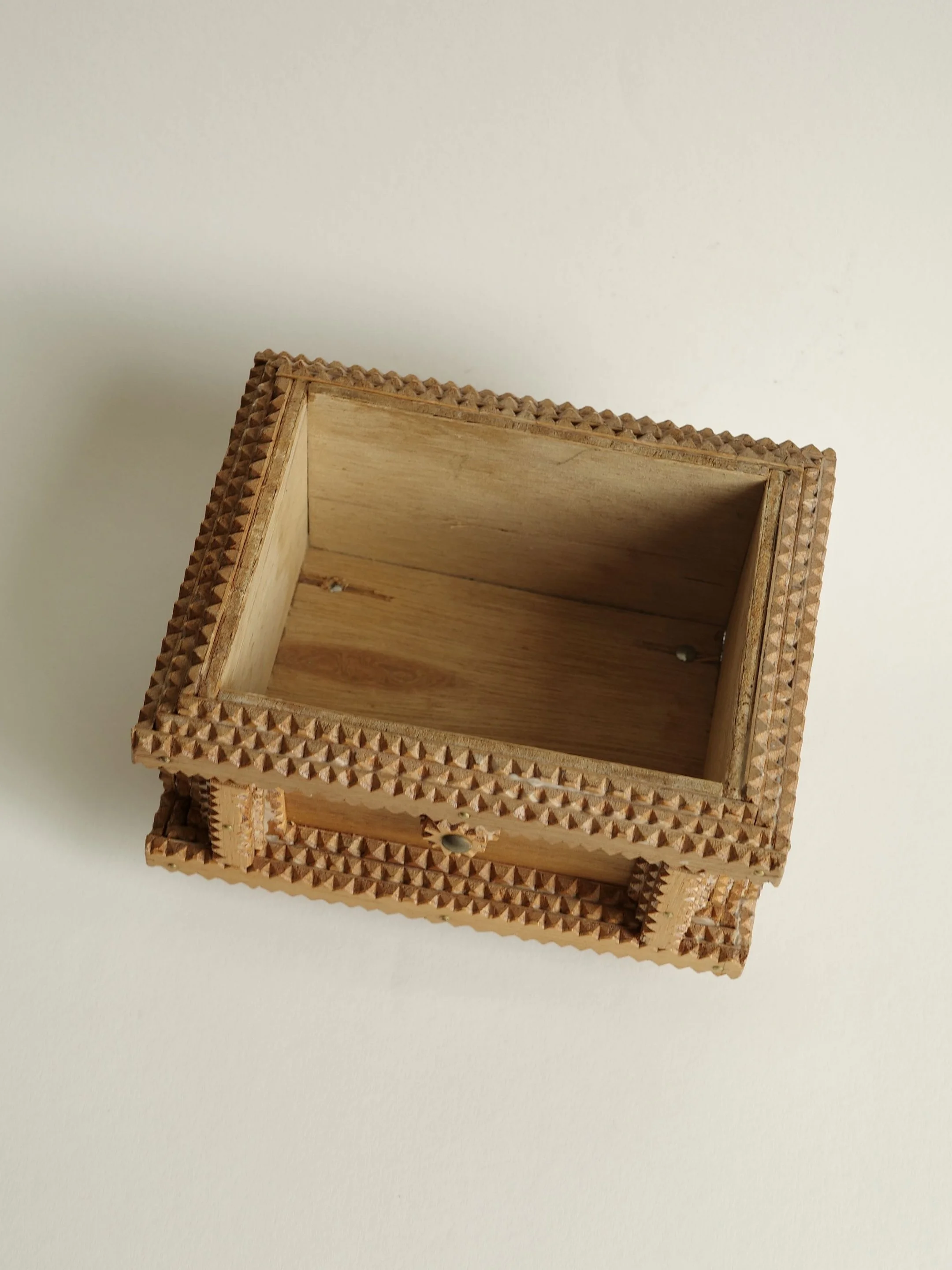 Frame 3225.jpg